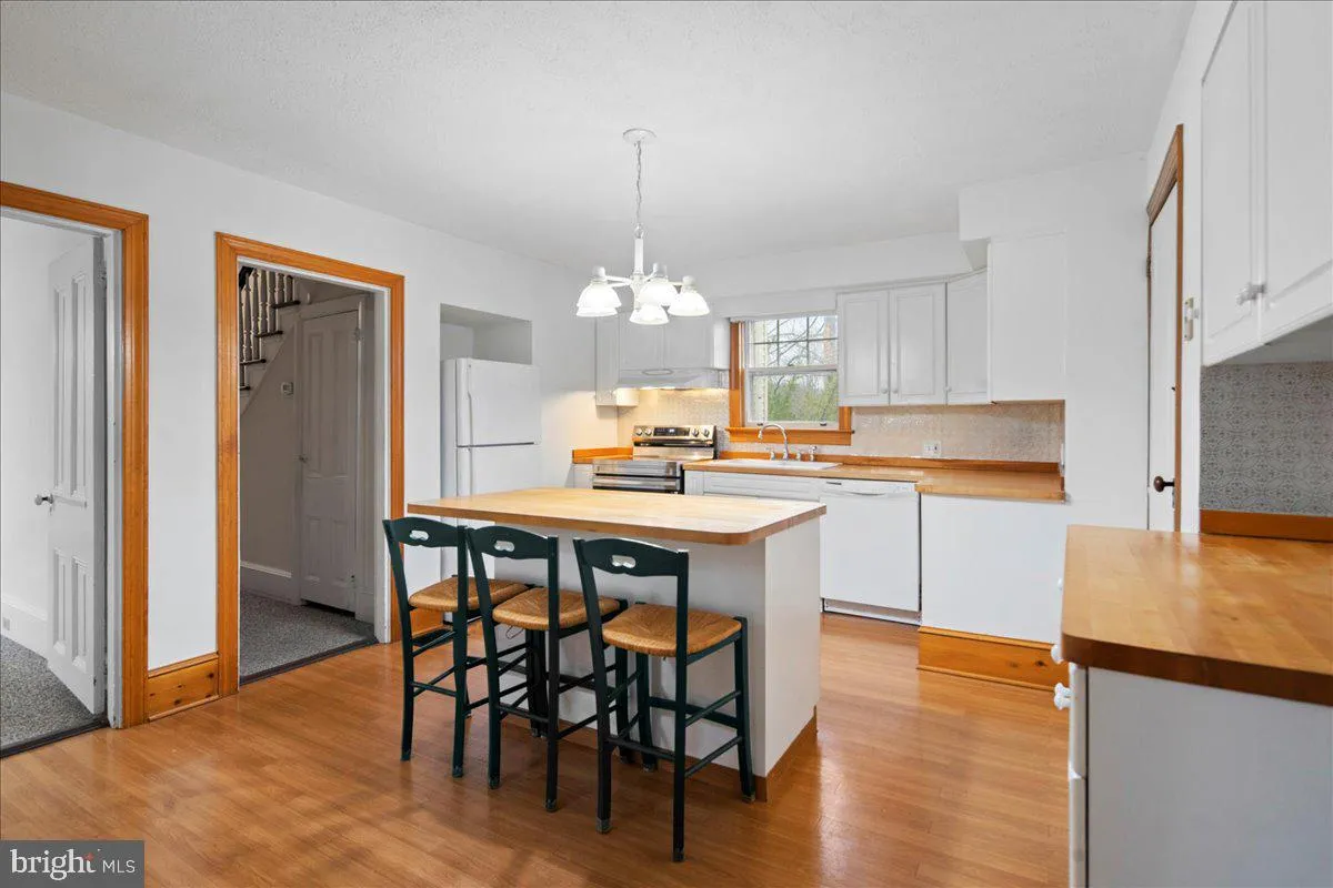 Doylestown, Pennsylvania 18901, United States, 3 Bedrooms Bedrooms, ,3 BathroomsBathrooms,Residential,Contingent,105732