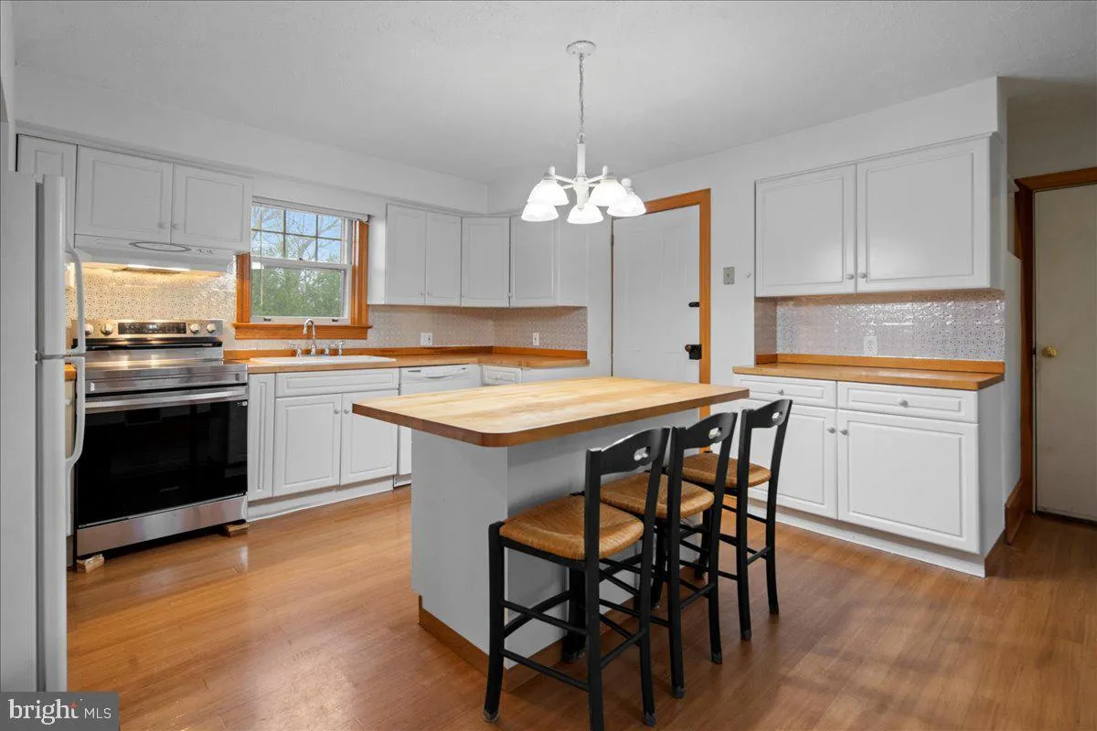 Doylestown, Pennsylvania 18901, United States, 3 Bedrooms Bedrooms, ,3 BathroomsBathrooms,Residential,Contingent,105732