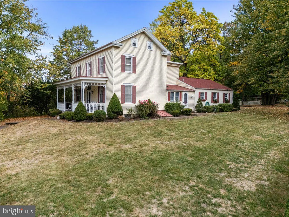 Doylestown, Pennsylvania 18901, United States, 3 Bedrooms Bedrooms, ,3 BathroomsBathrooms,Residential,Contingent,105732