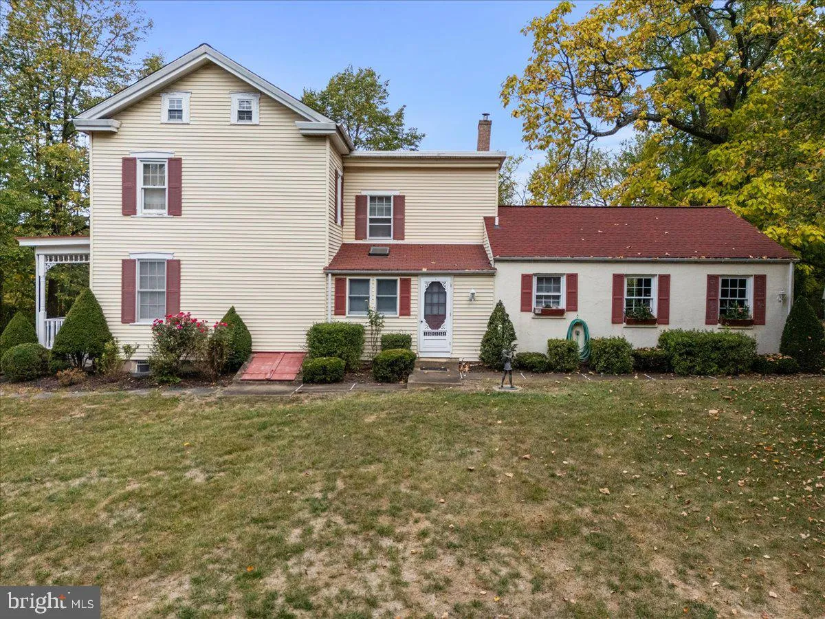 Doylestown, Pennsylvania 18901, United States, 3 Bedrooms Bedrooms, ,3 BathroomsBathrooms,Residential,Contingent,105732