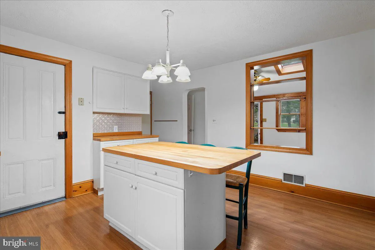 Doylestown, Pennsylvania 18901, United States, 3 Bedrooms Bedrooms, ,3 BathroomsBathrooms,Residential,Contingent,105732