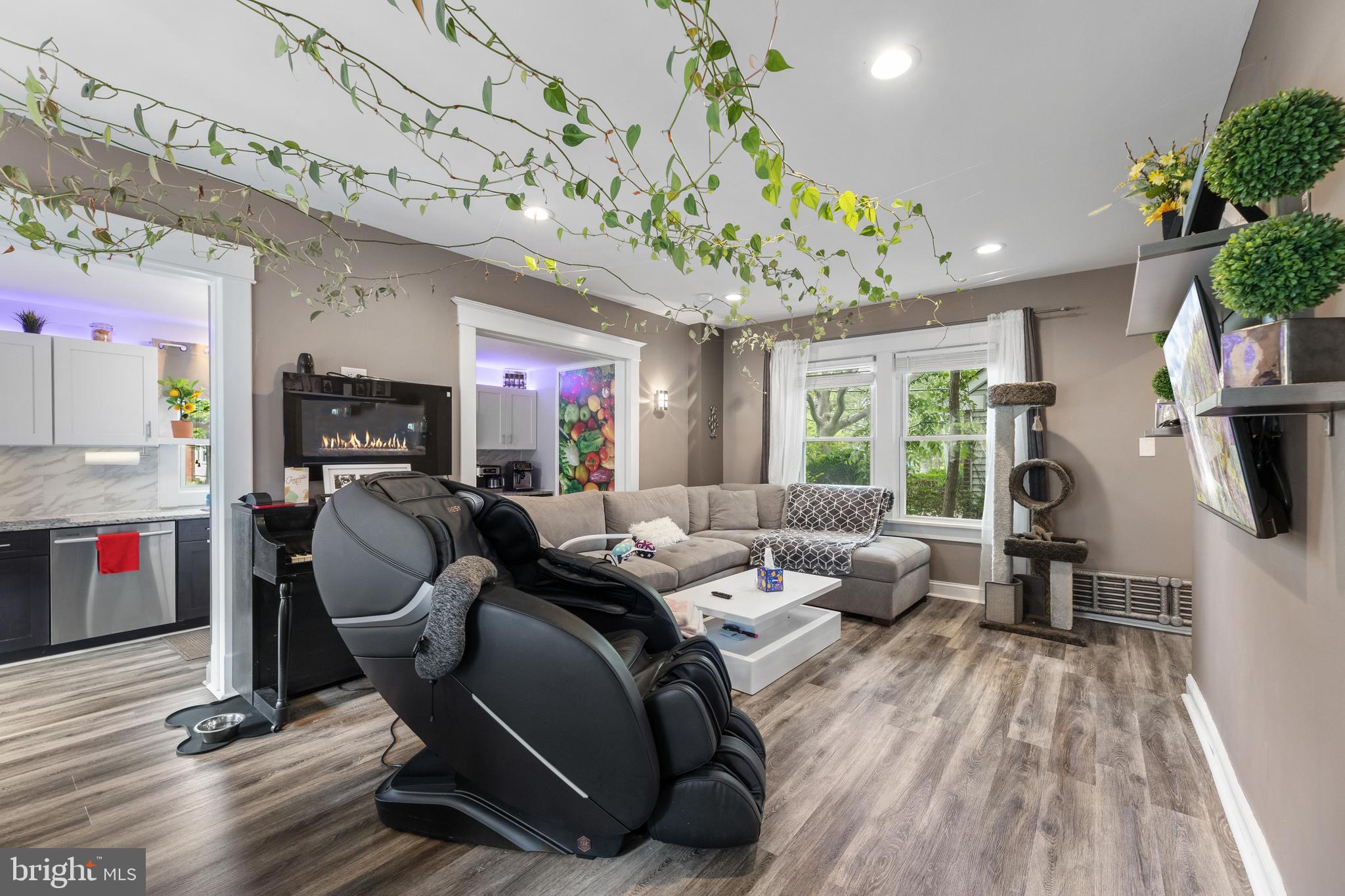 2218 BRUNSWICK AVE