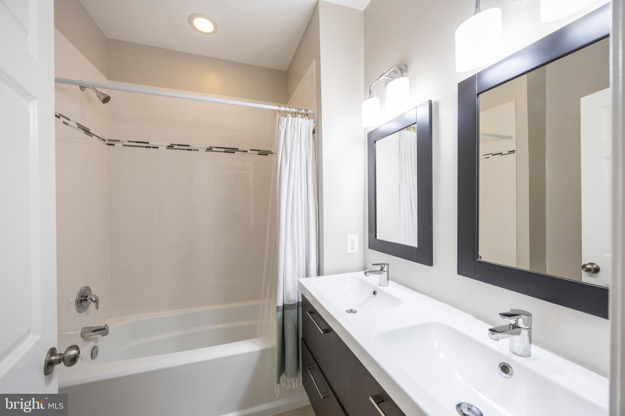 BARCLAY - Residential Lease