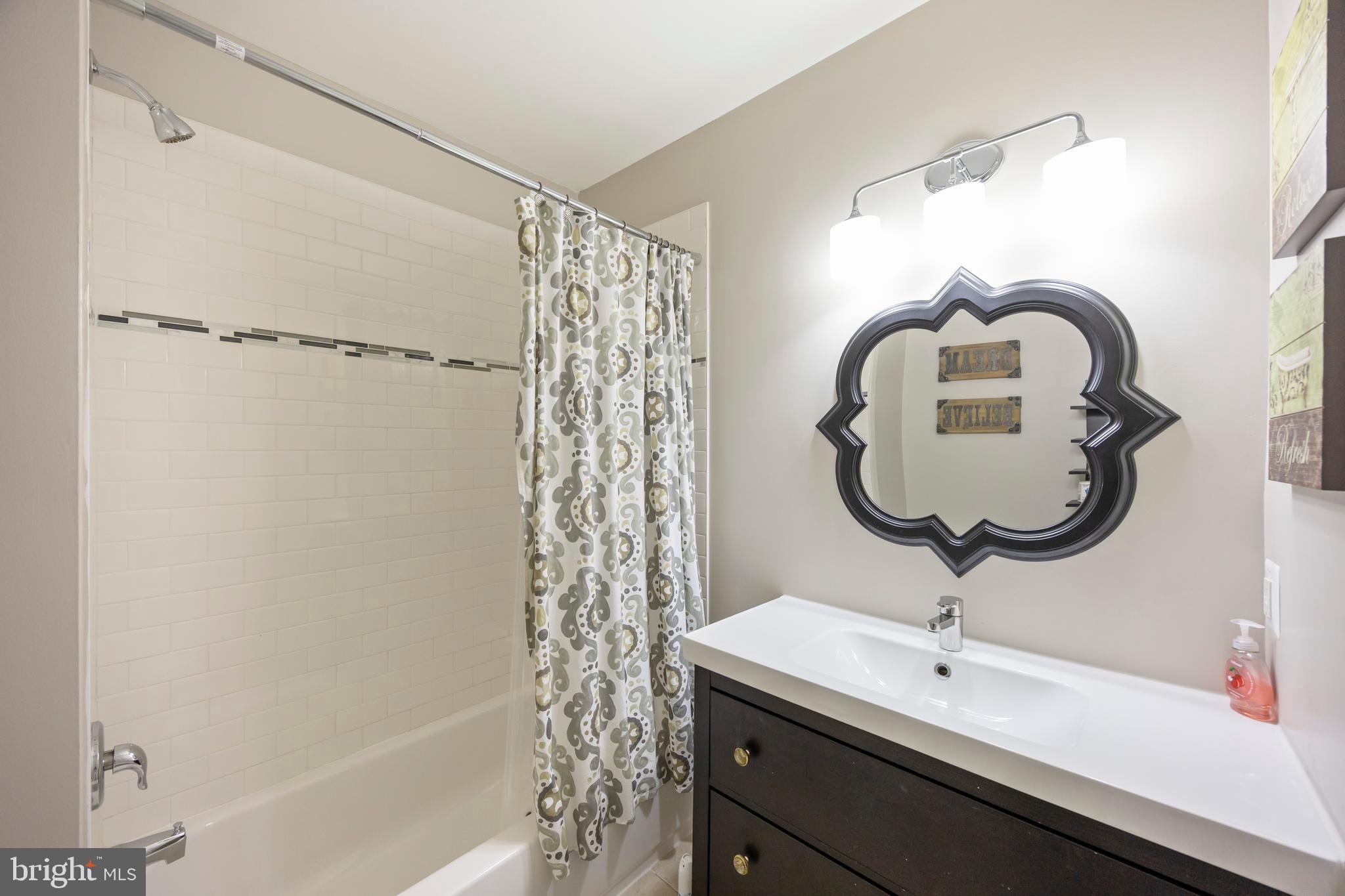 BARCLAY - Residential Lease