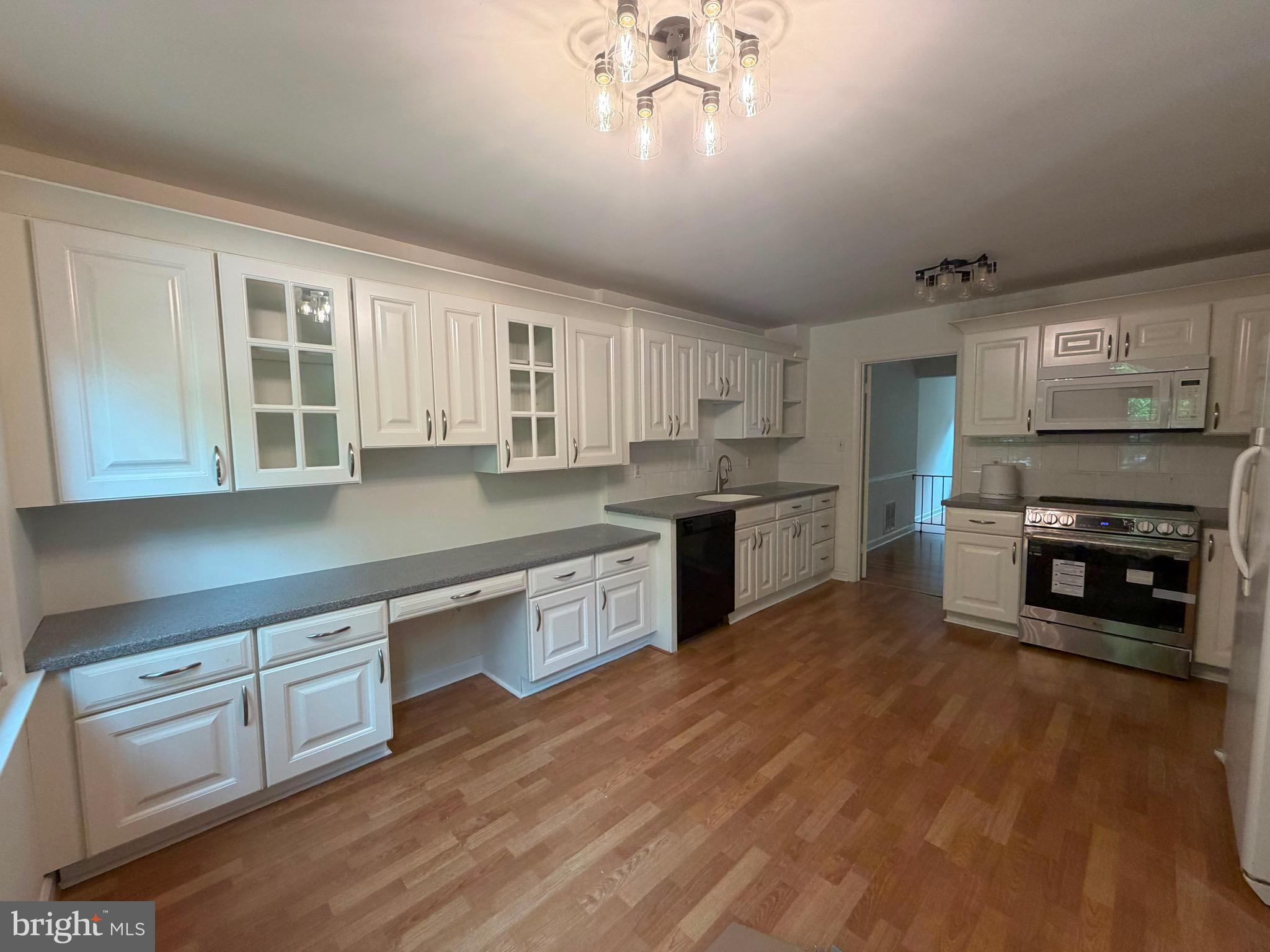 5814 TUDOR LANE