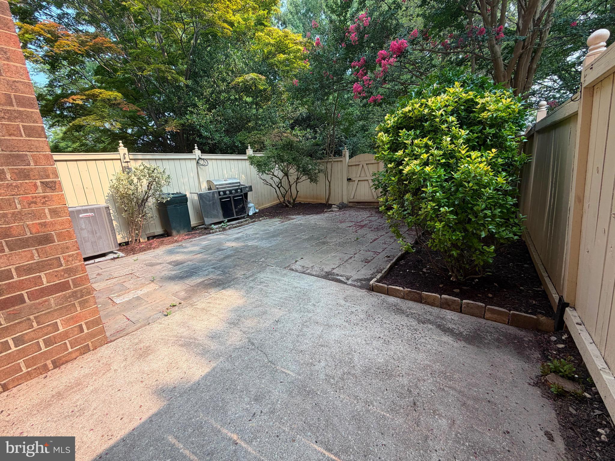 5814 TUDOR LANE