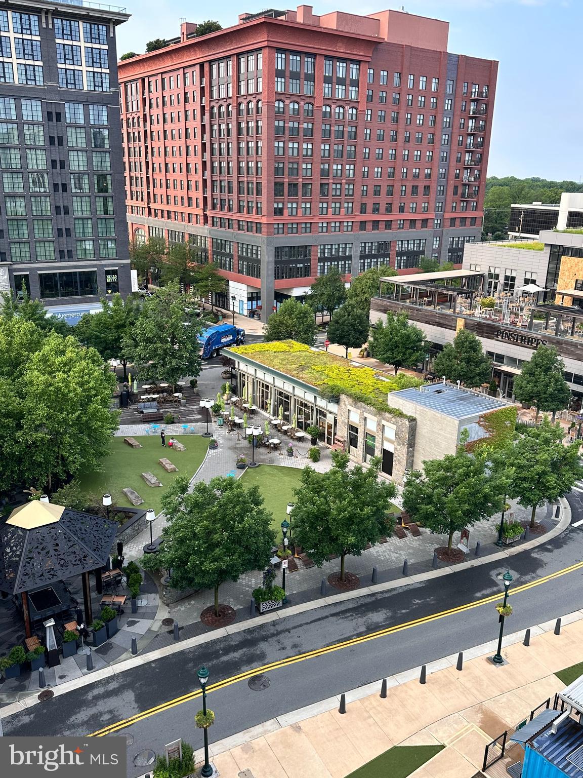 PIKE AND ROSE - Residential