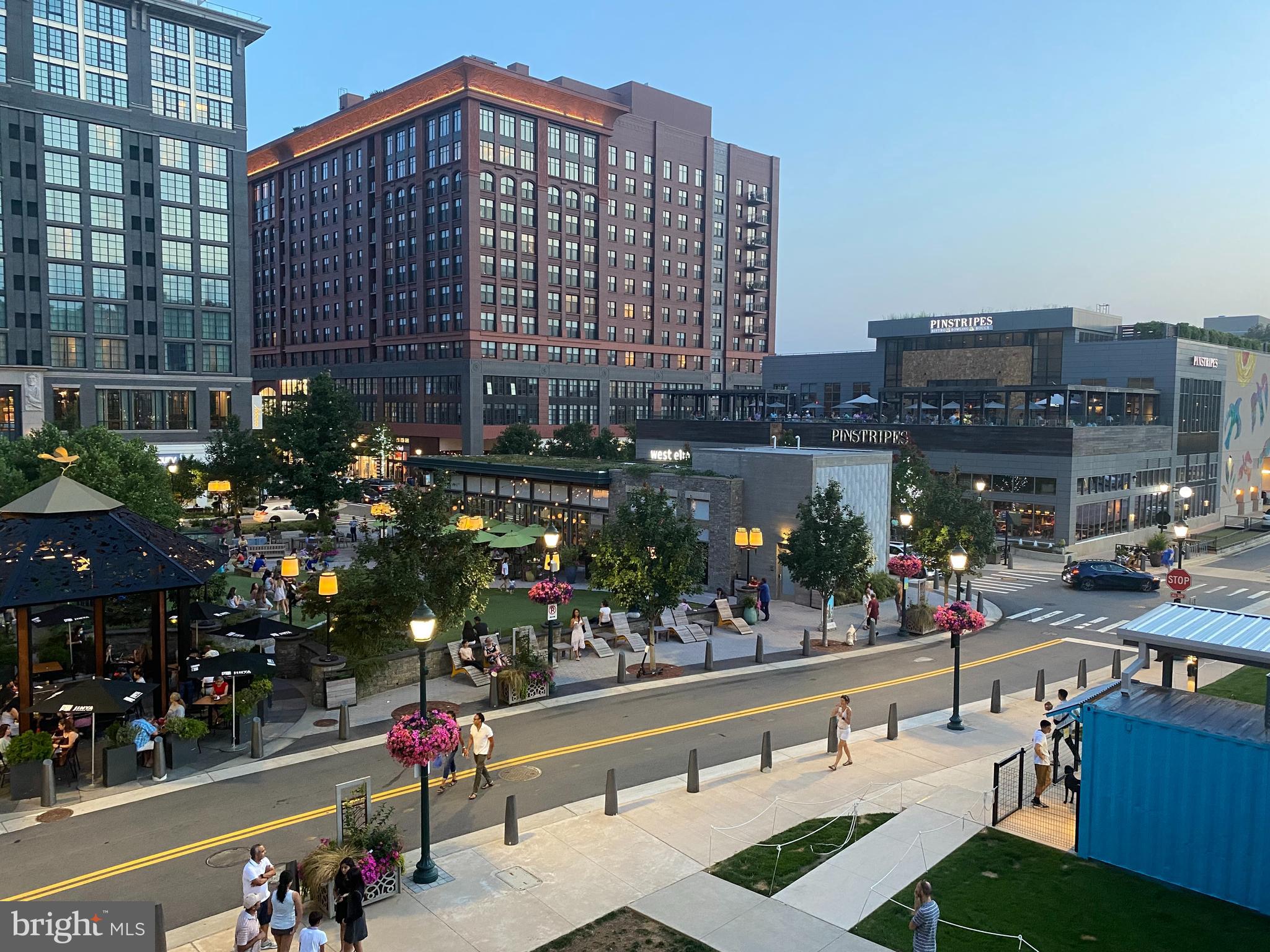 PIKE AND ROSE - Residential