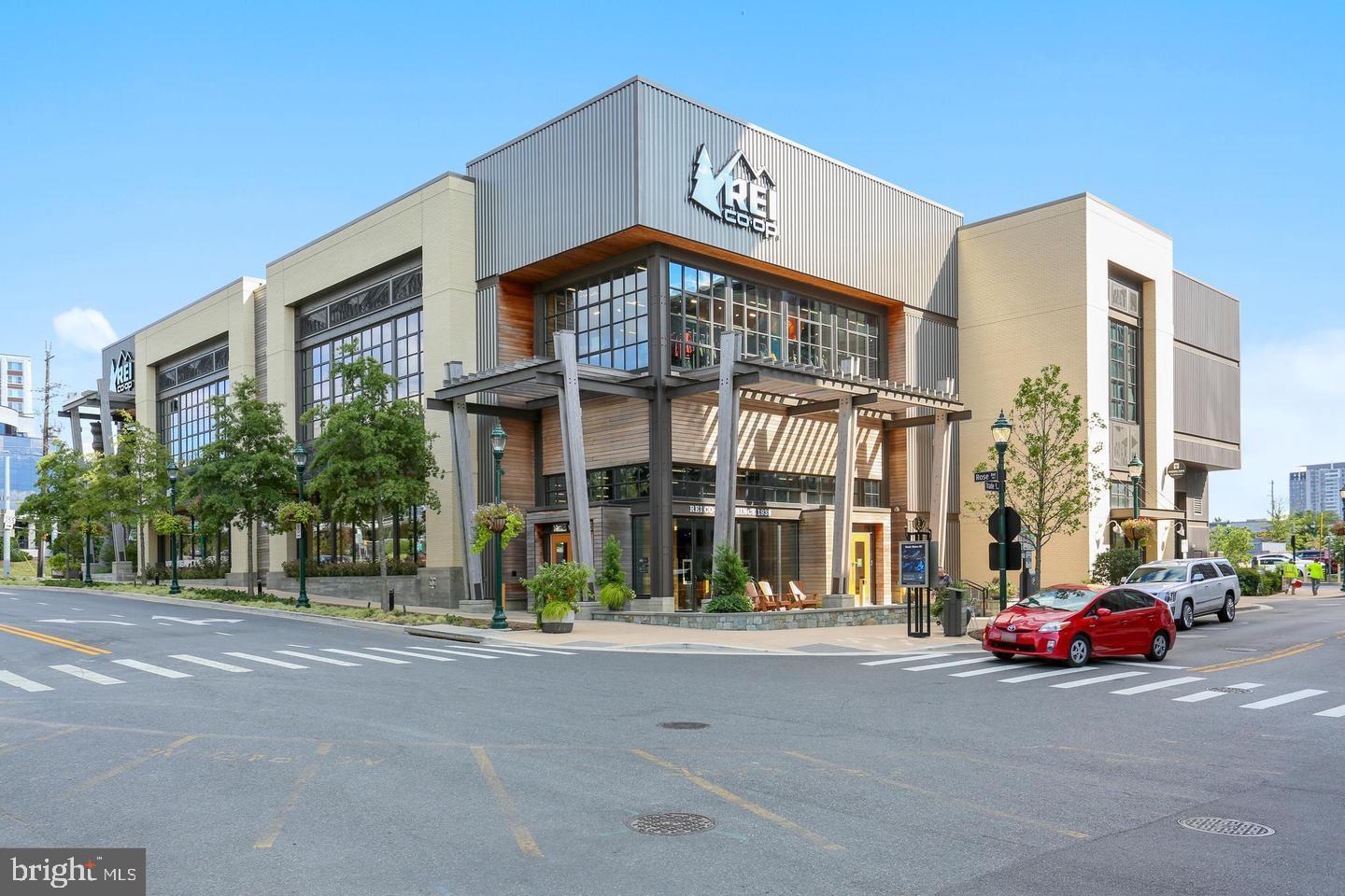 PIKE AND ROSE - Residential