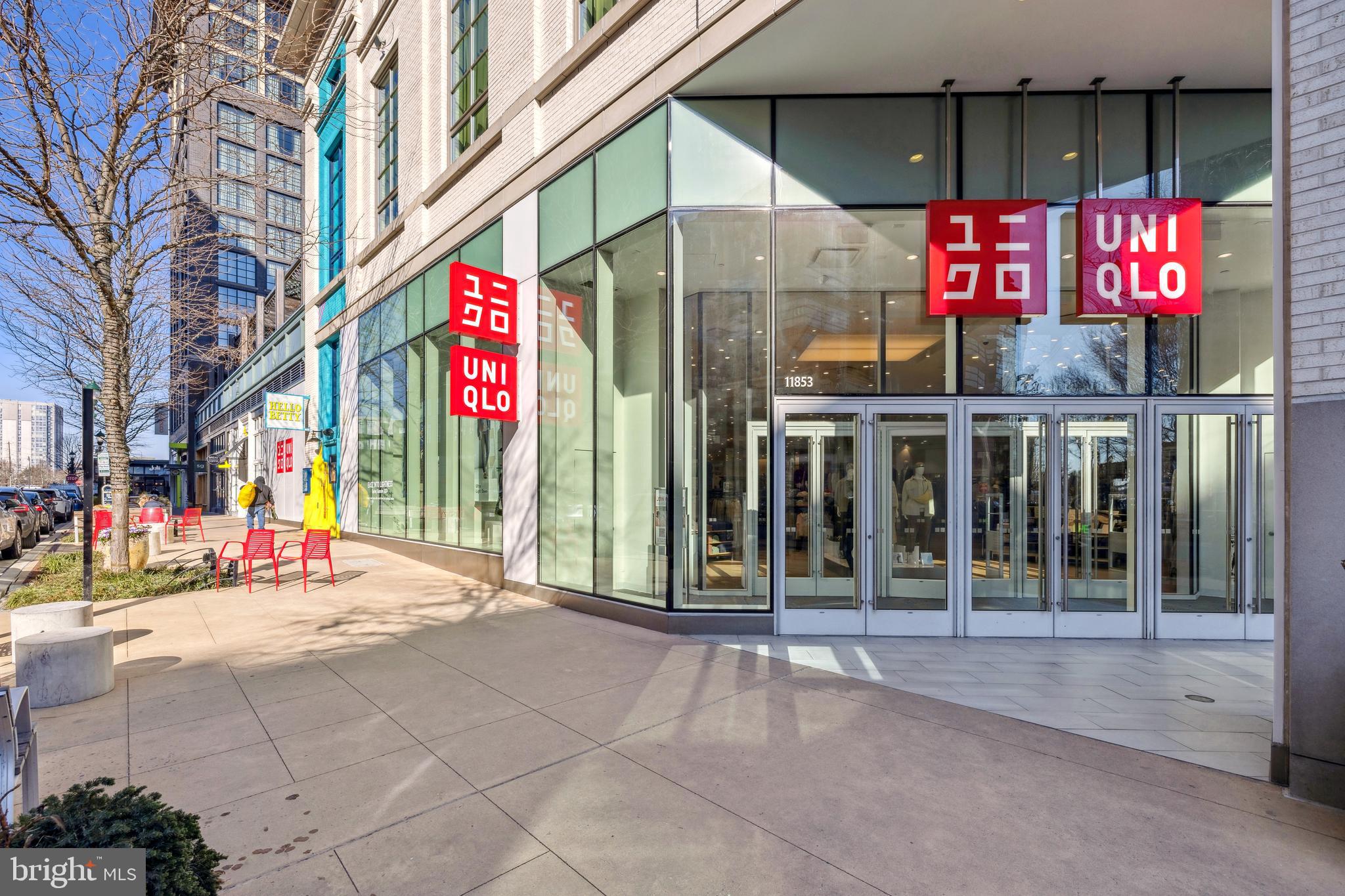 PIKE AND ROSE - Residential