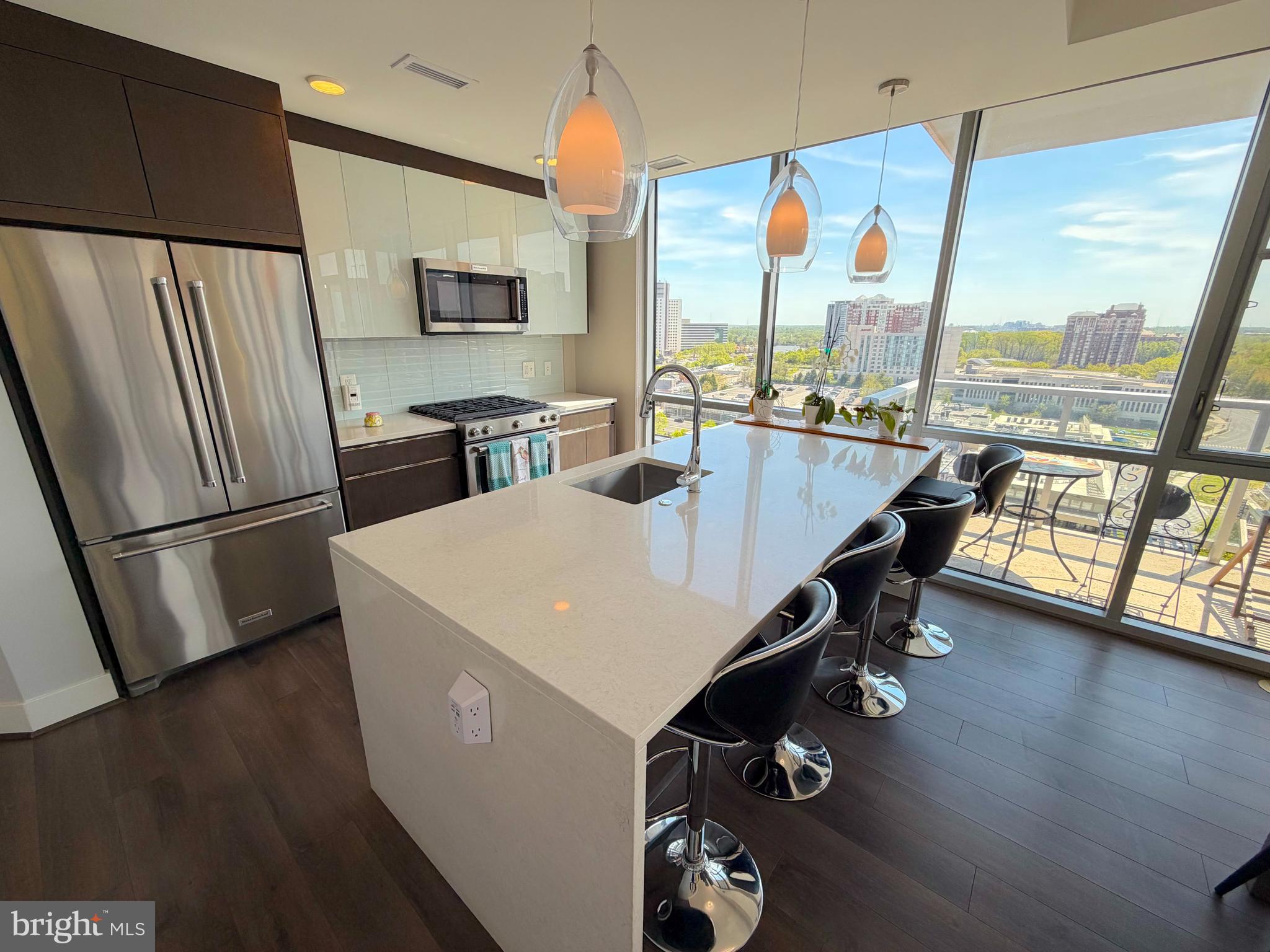 PIKE AND ROSE - Residential