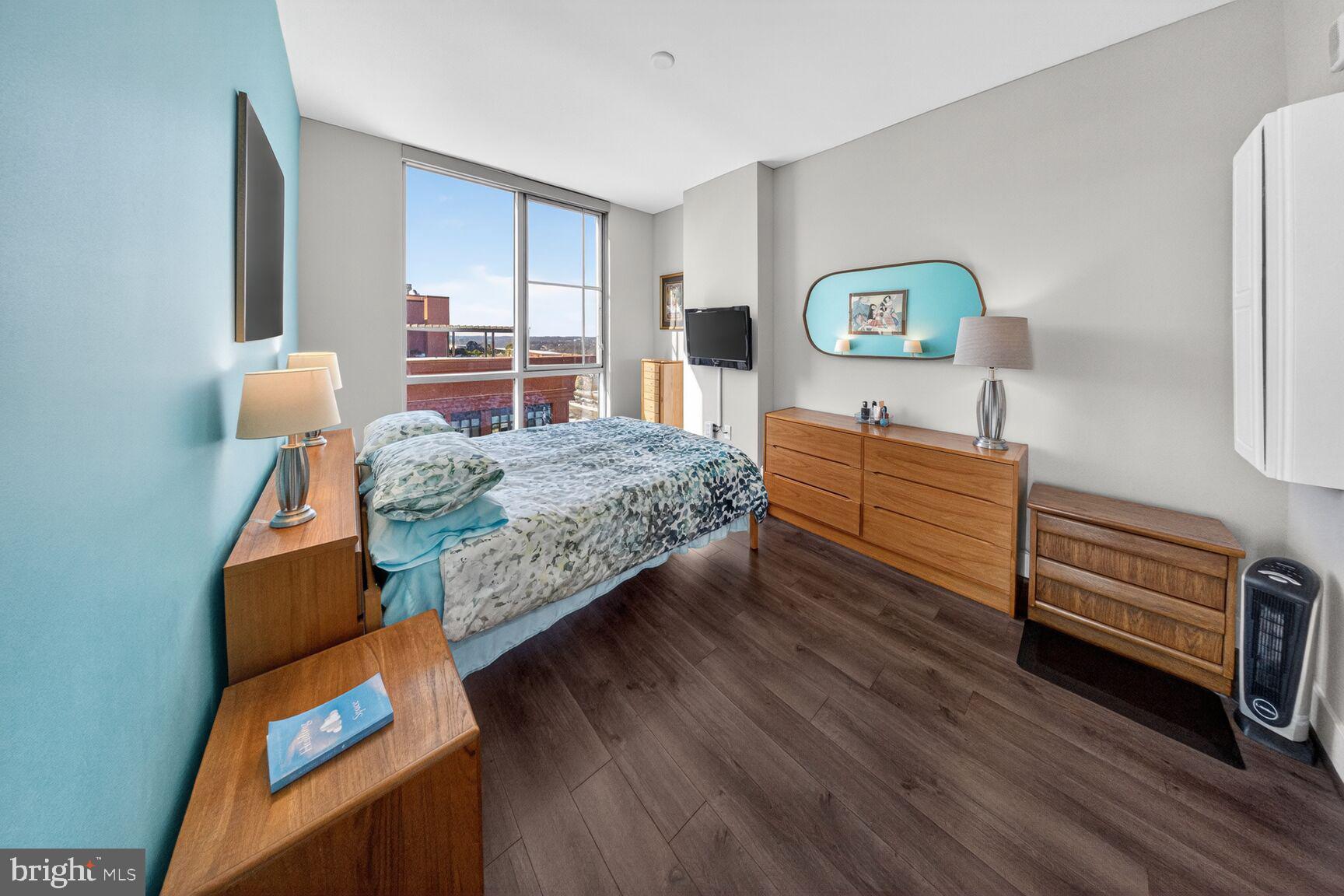 PIKE AND ROSE - Residential