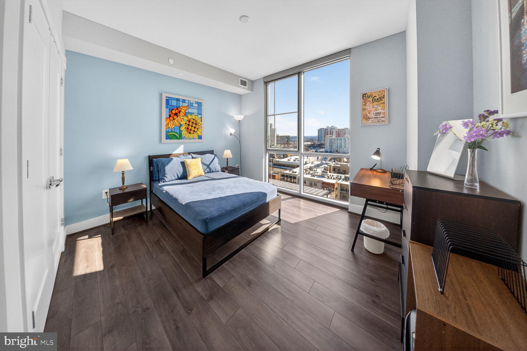 PIKE AND ROSE - Residential