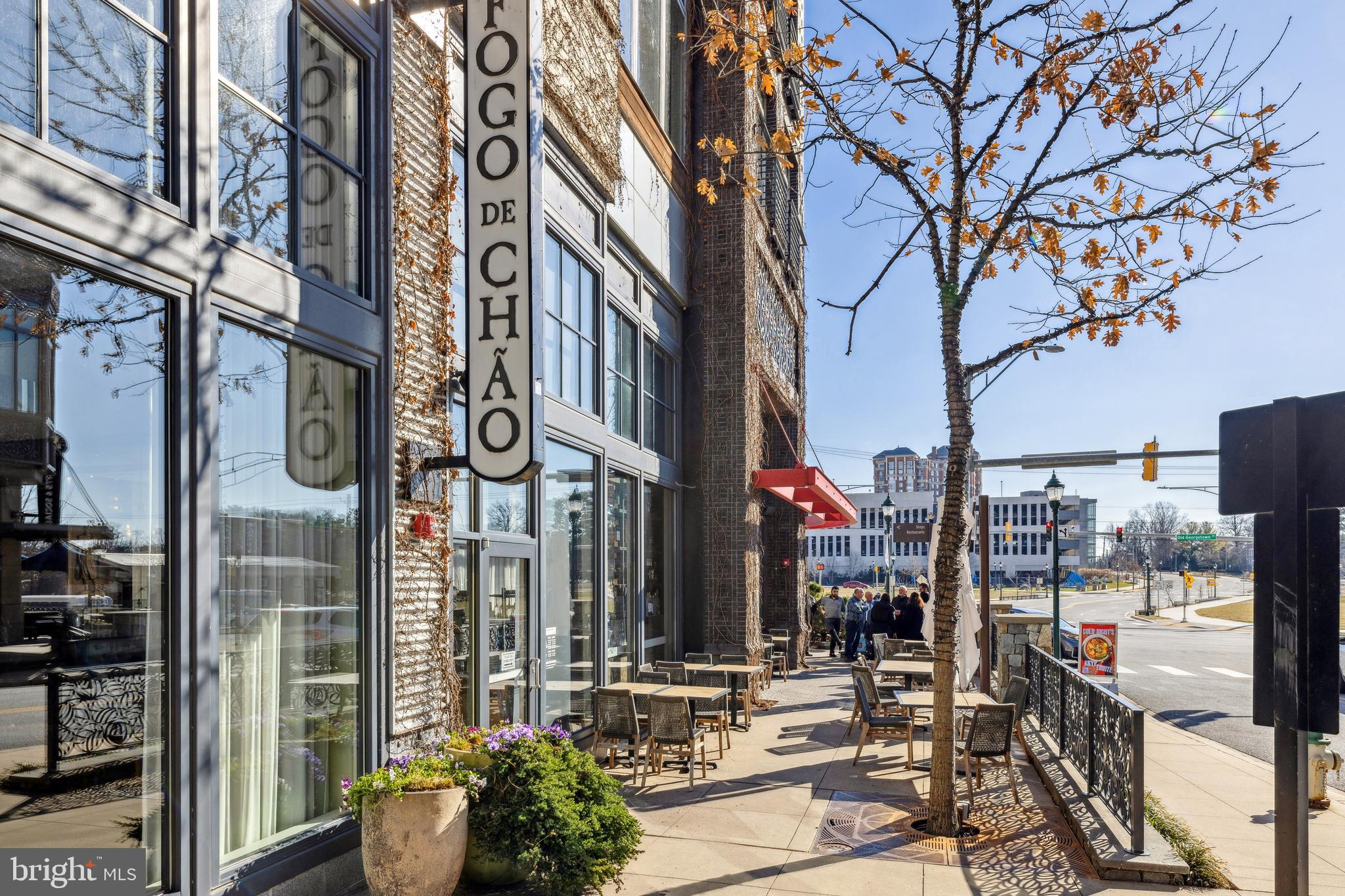 PIKE AND ROSE - Residential