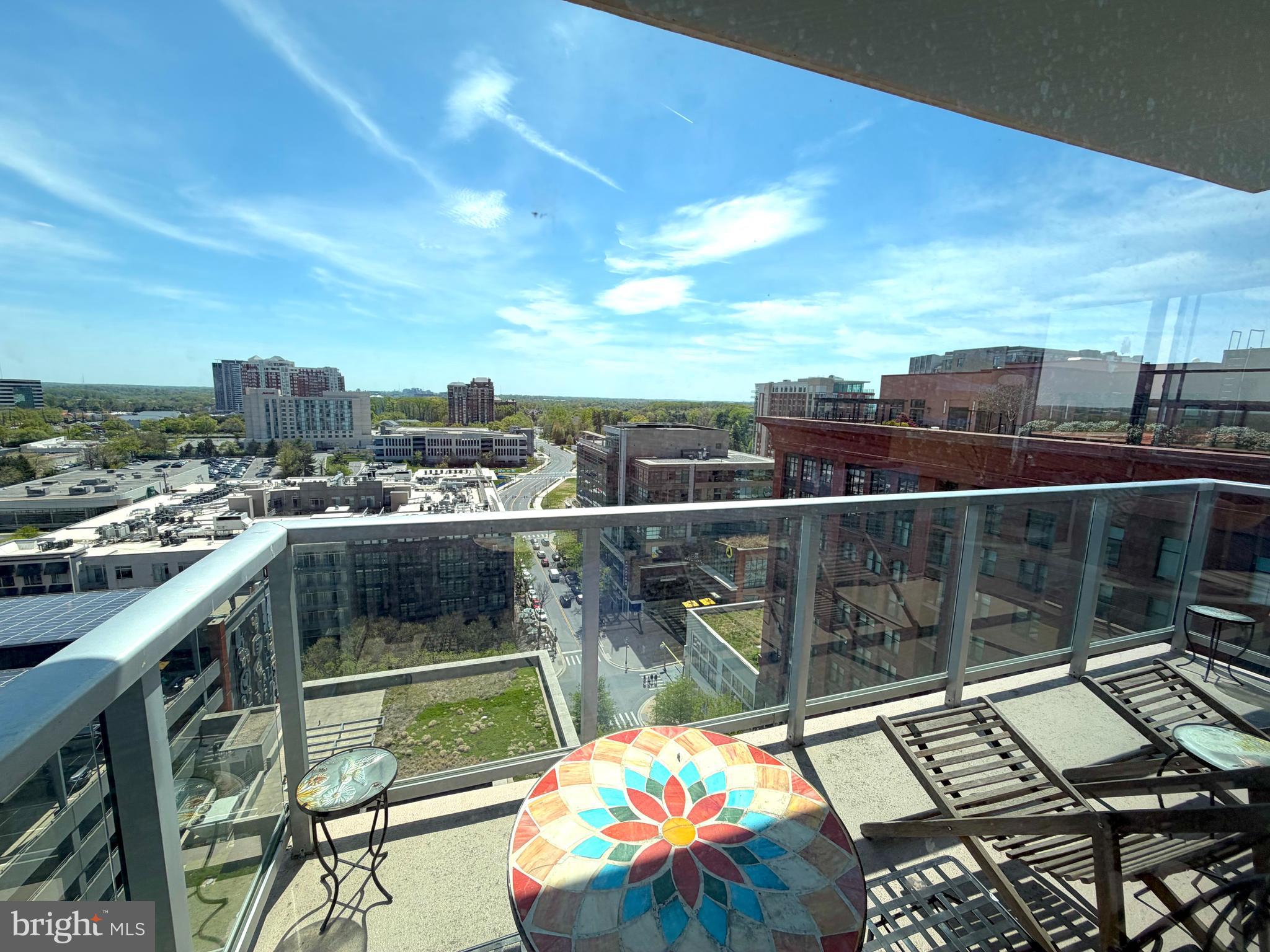 PIKE AND ROSE - Residential