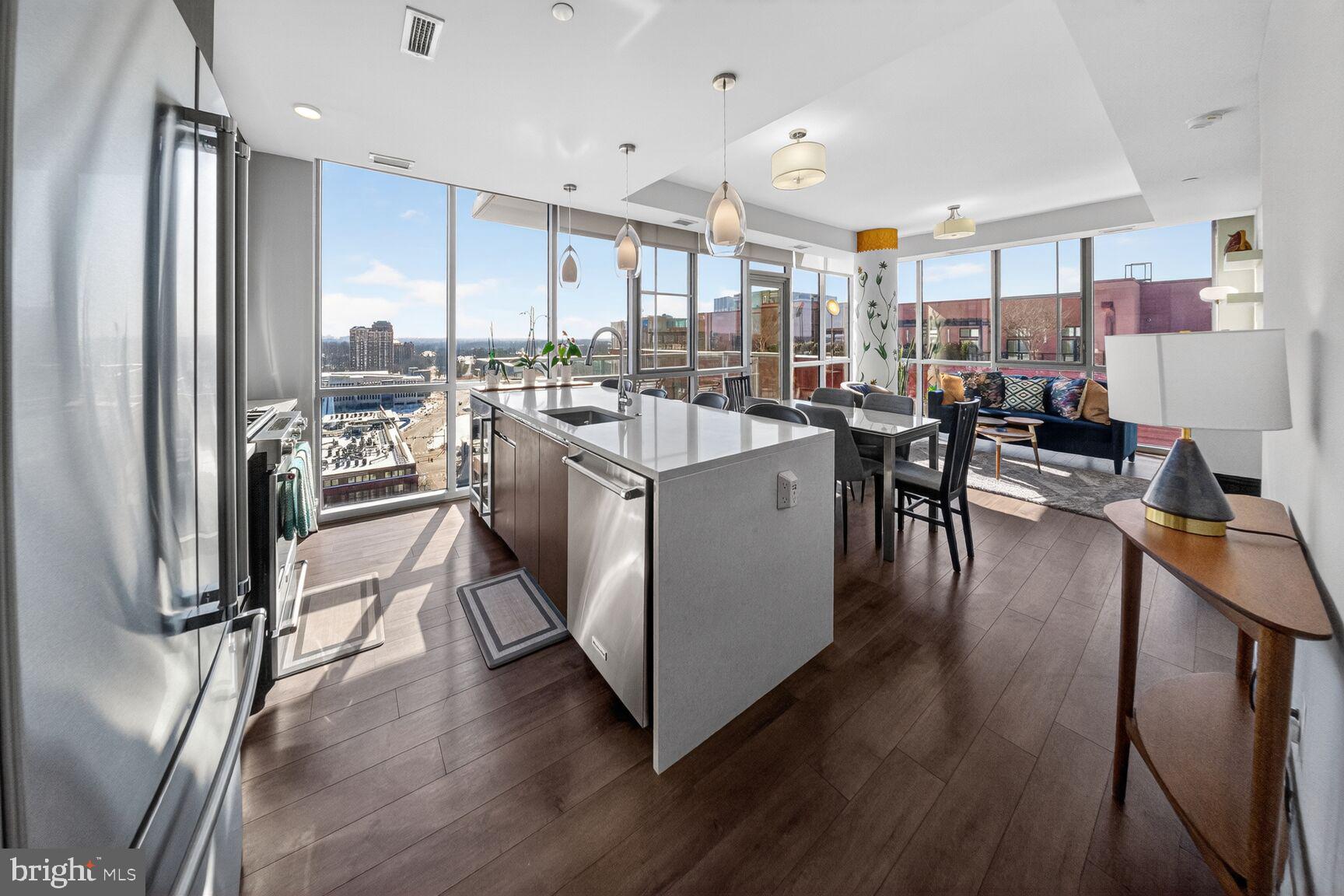 PIKE AND ROSE - Residential