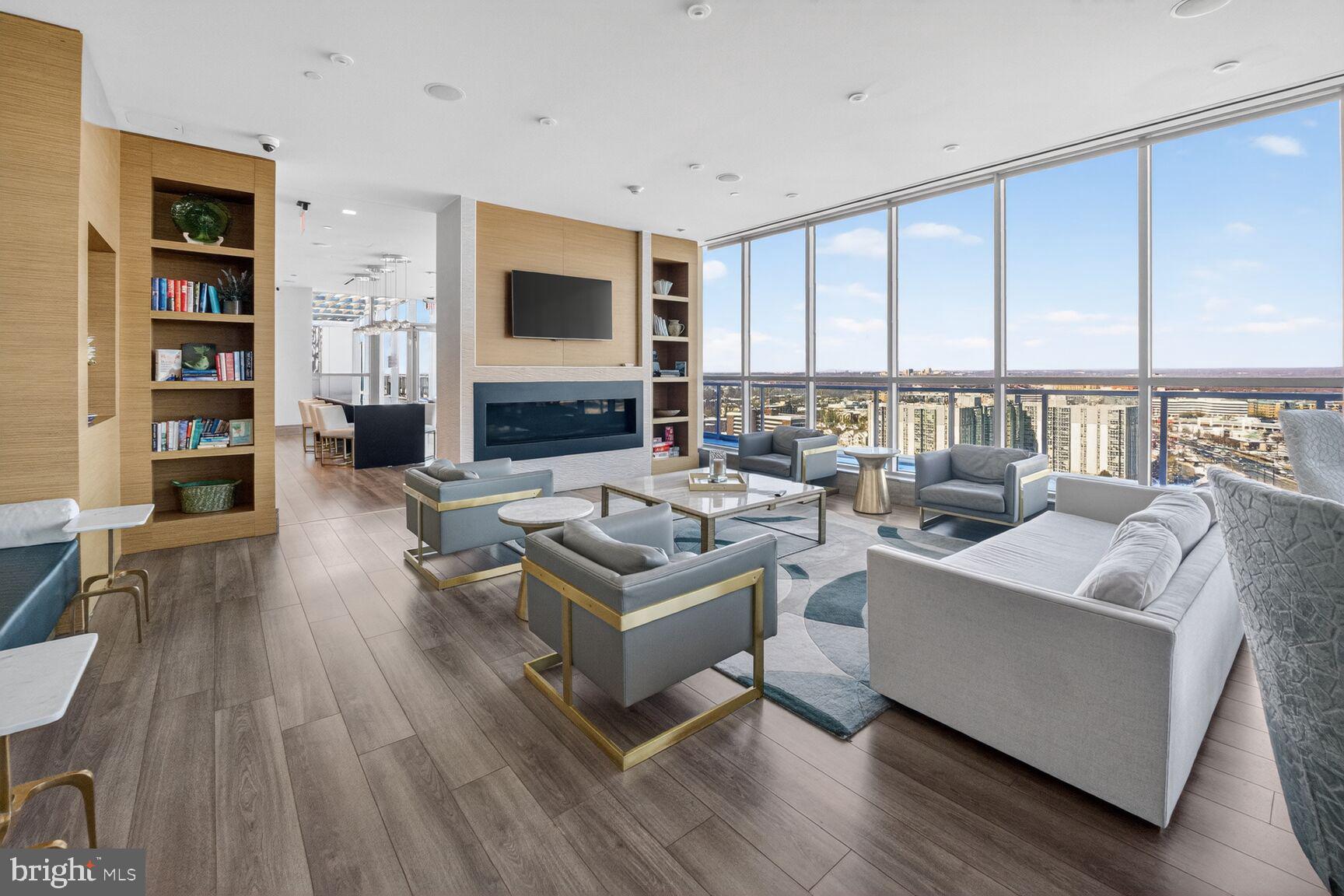 PIKE AND ROSE - Residential