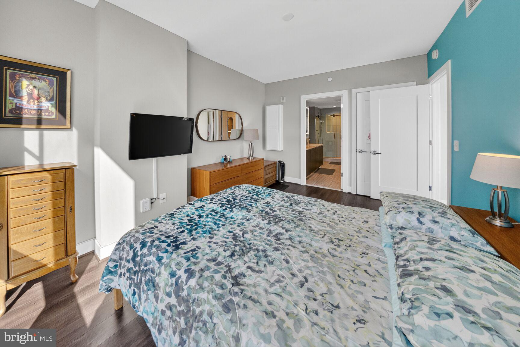 PIKE AND ROSE - Residential