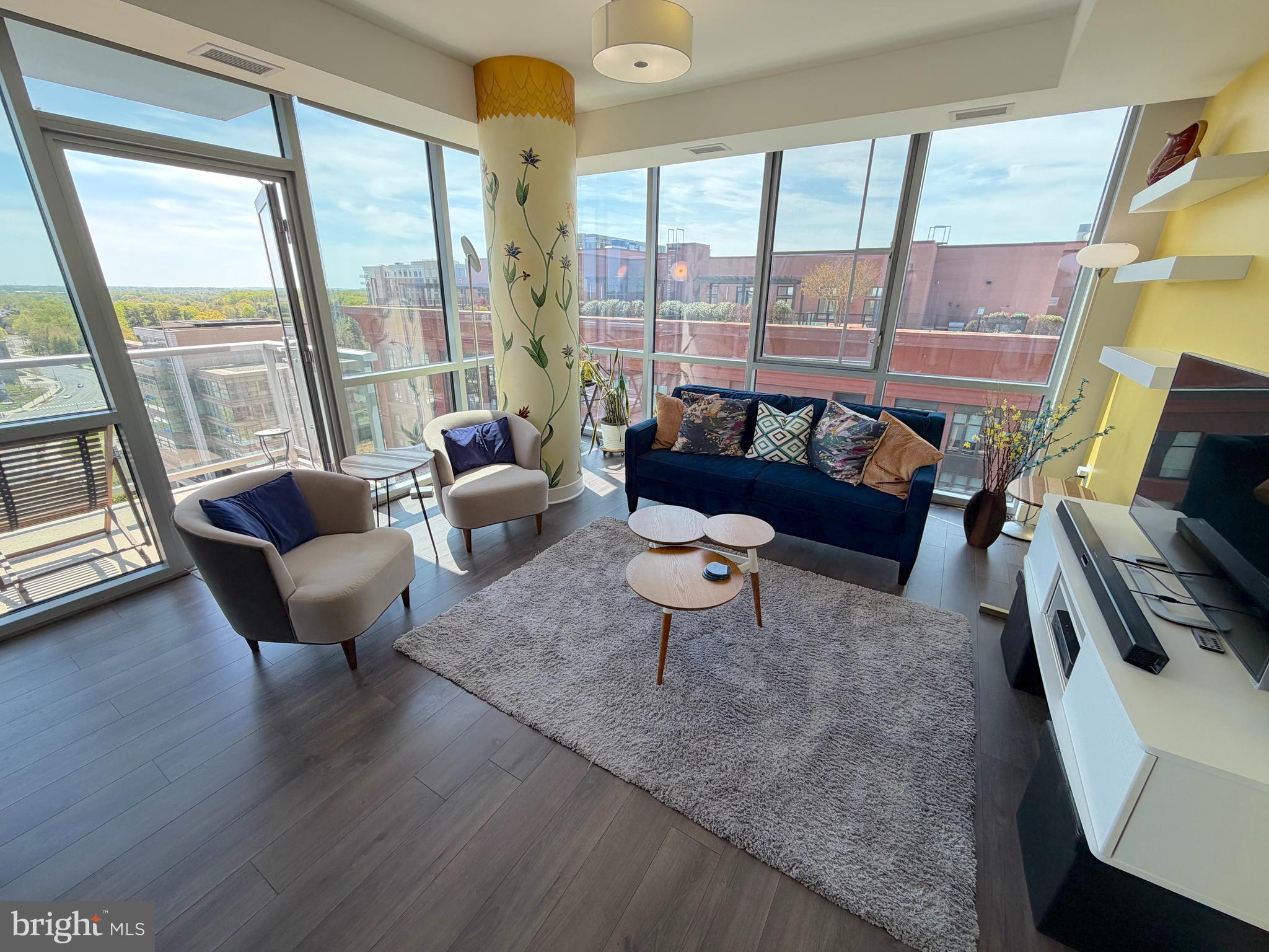 PIKE AND ROSE - Residential