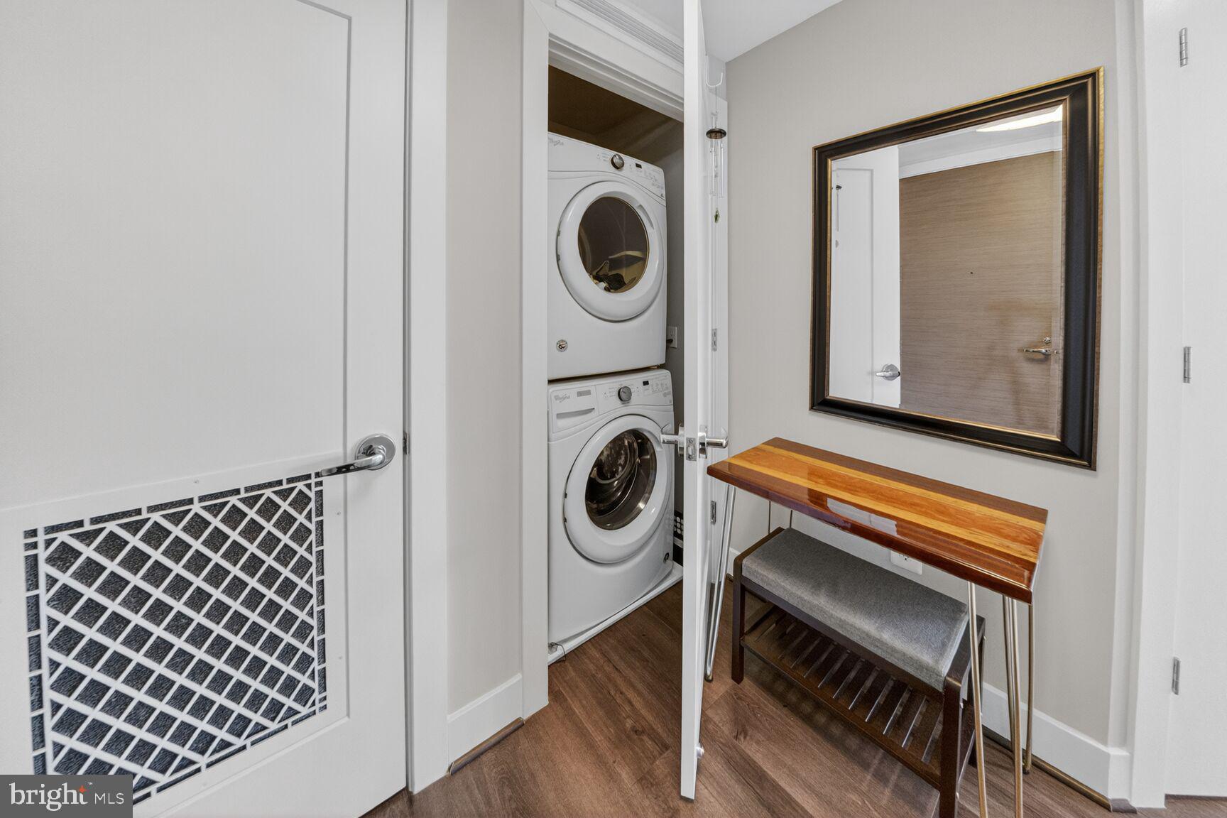 PIKE AND ROSE - Residential