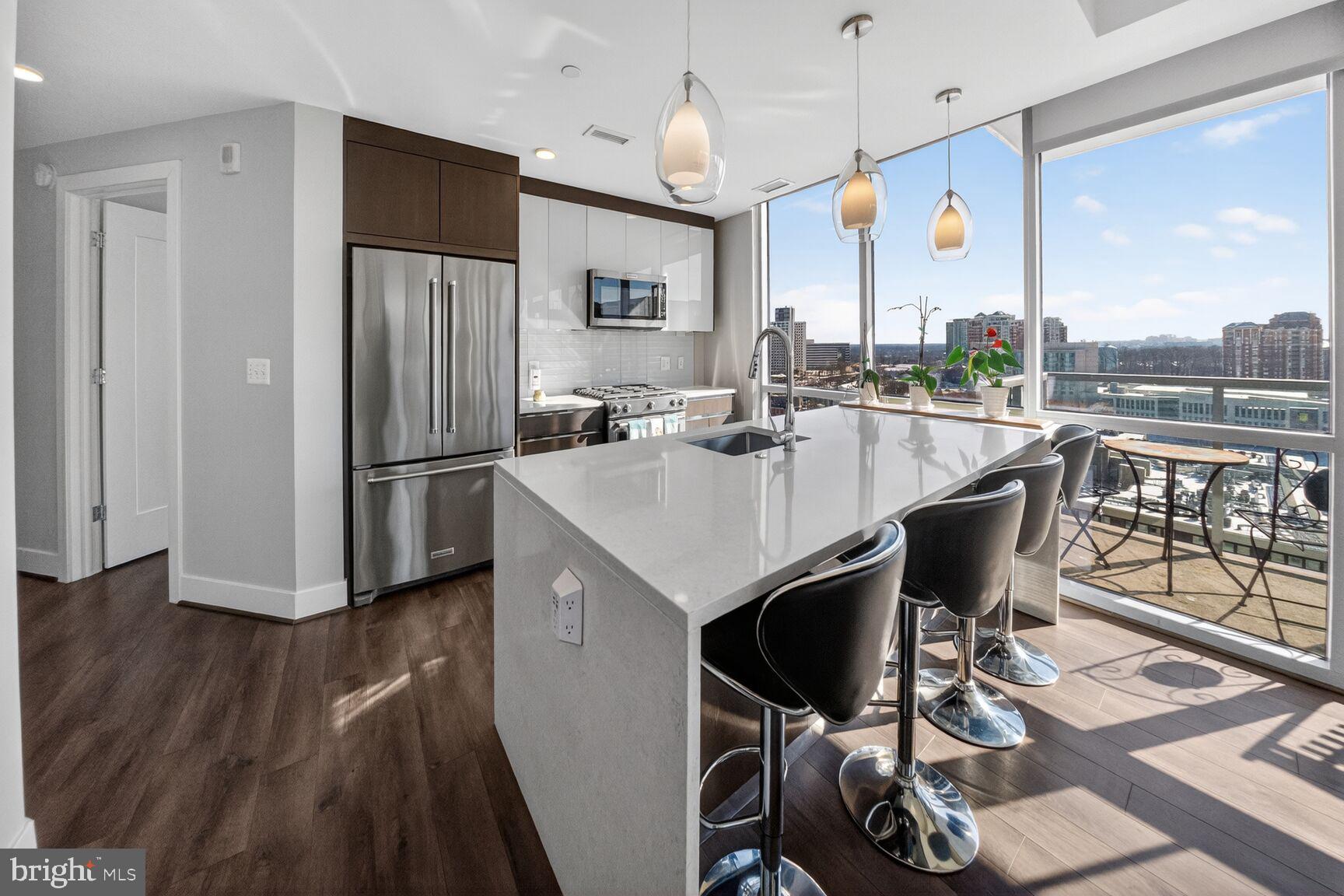 PIKE AND ROSE - Residential