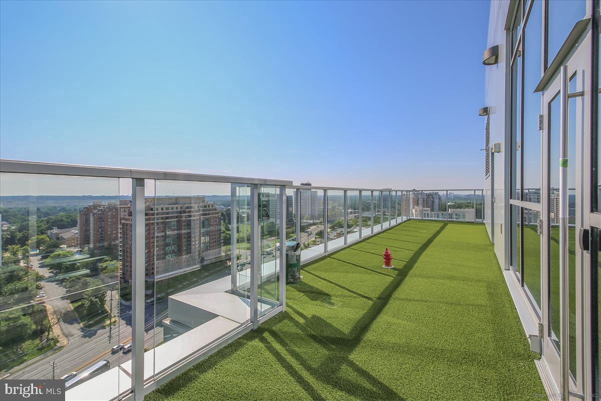 PIKE AND ROSE - Residential