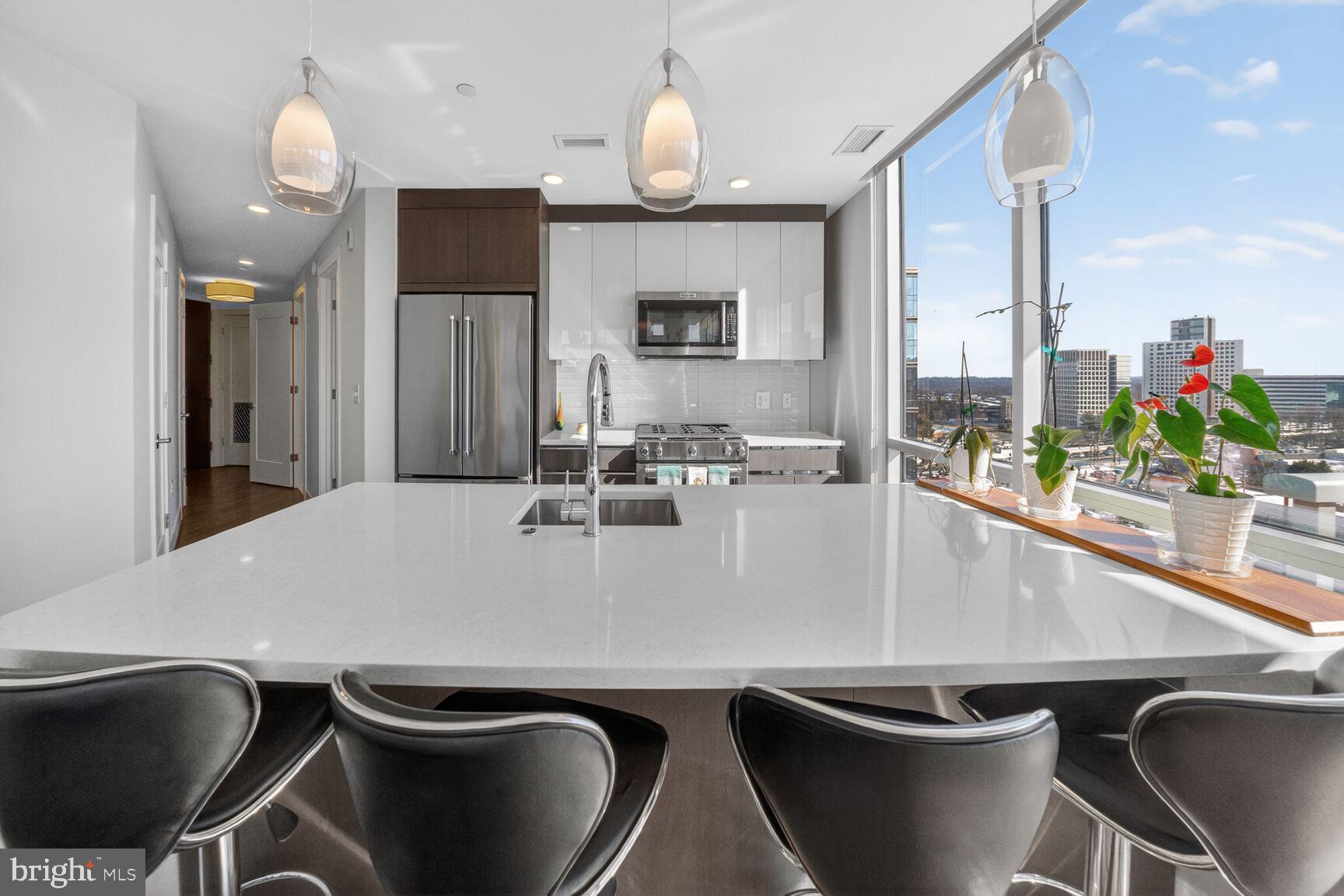 PIKE AND ROSE - Residential