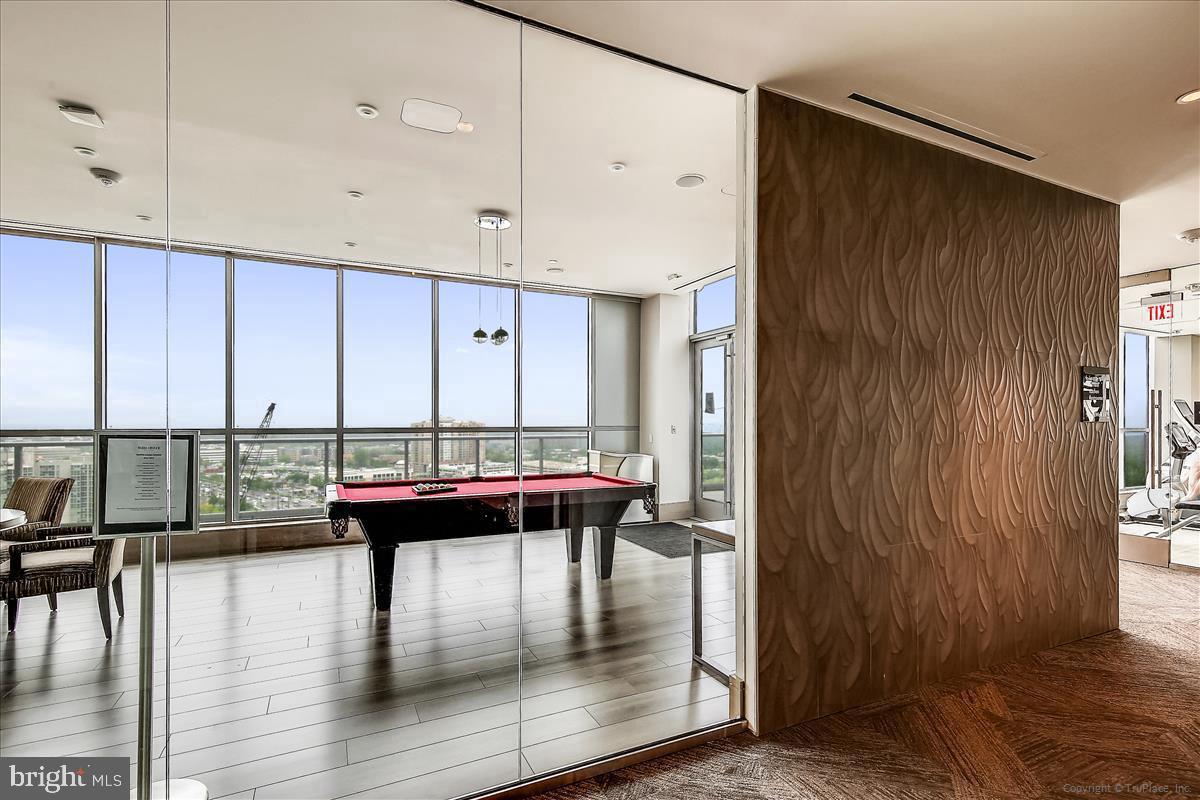 PIKE AND ROSE - Residential