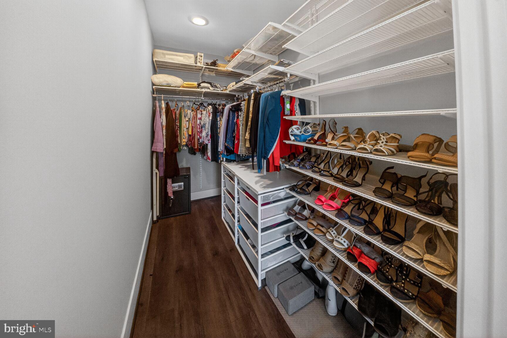 PIKE AND ROSE - Residential