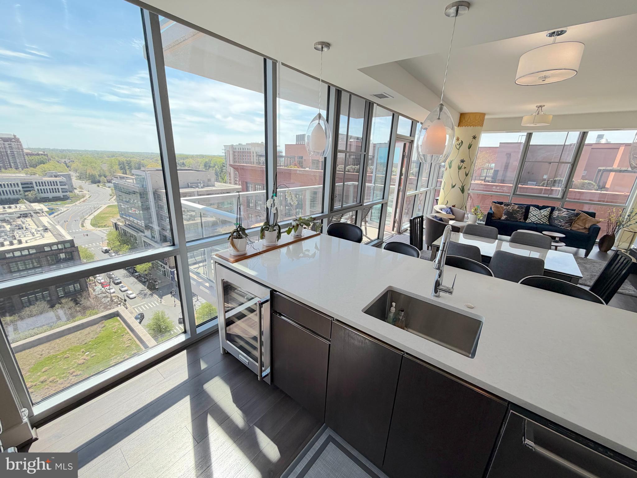 PIKE AND ROSE - Residential