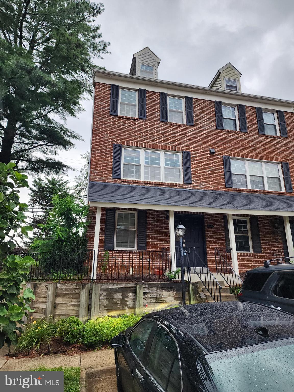 Great Opportunity to Rent – Spacious 4-Level End Unit Townhouse. This bright and versatile 4-level end unit townhouse offering plenty of living space, flexibility, and a prime location.
Entry Level – Features a bedroom, full bath, spacious rec room, and a laundry area with full-size washer and dryer.
First Floor – Enjoy a cozy wood-burning fireplace, an open family and dining area, and access to a large deck—perfect for relaxing or entertaining.
Third Floor – Two generously sized bedrooms, each with its own bath.
Fourth Floor – A large den ideal for a home office, playroom, fitness room, or creative space—the possibilities are endless!
Convenient Location – Easy access to shops, restaurants, and the Metro, just two minutes from the Beltway.