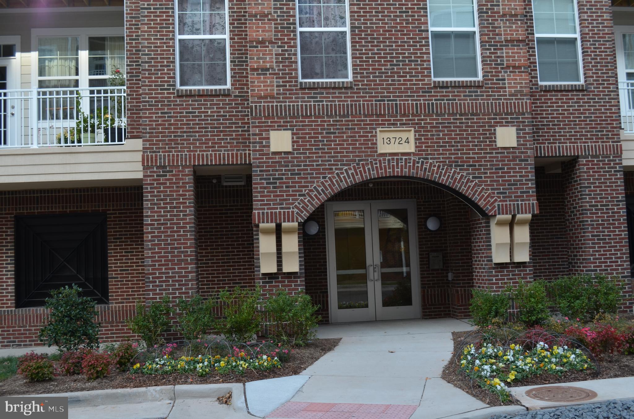 DISCOVERY SQUARE - Residential Lease