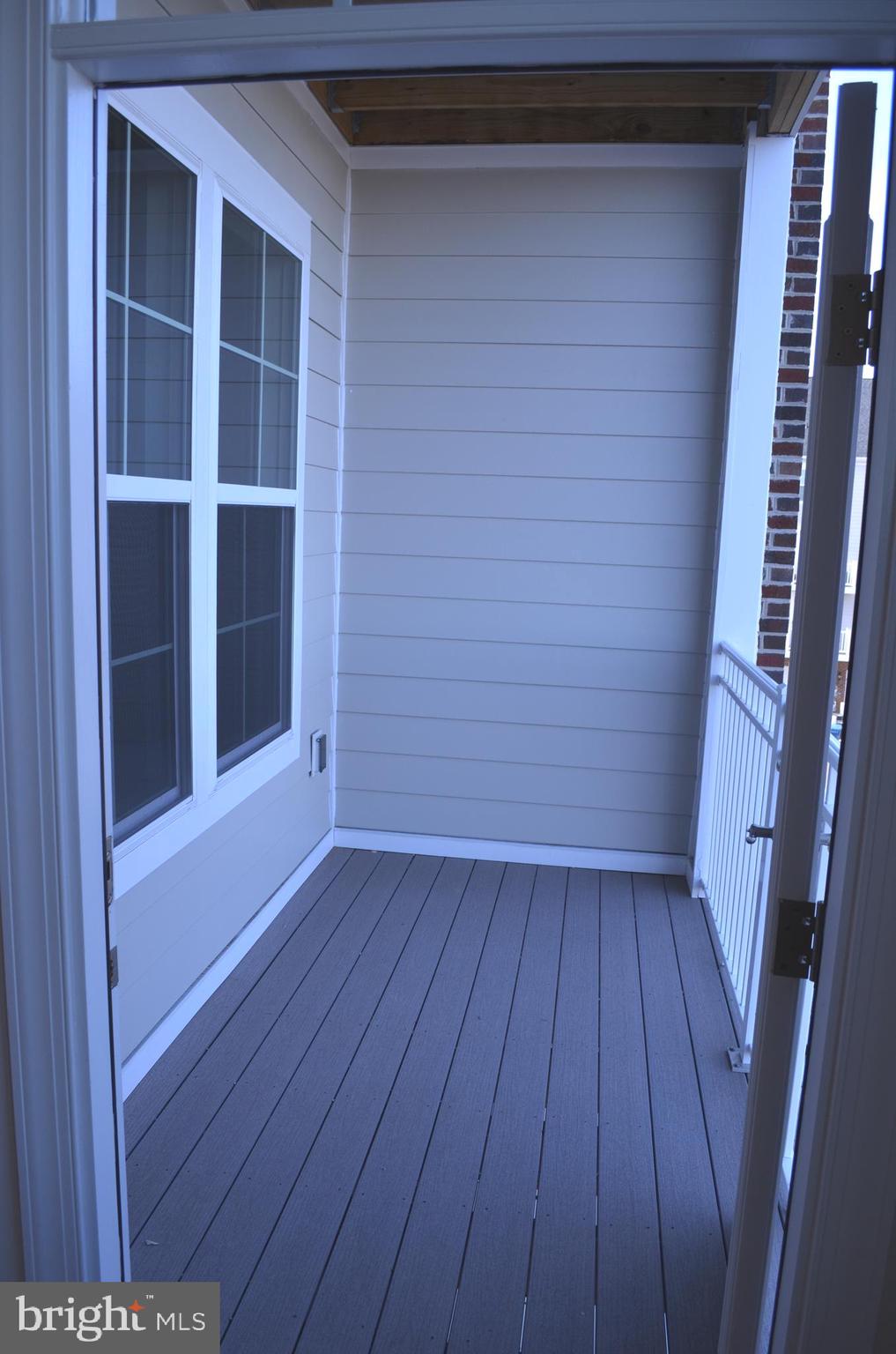 DISCOVERY SQUARE - Residential Lease