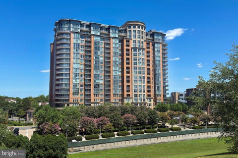 Photo of 8220 Crestwood Heights Drive #1603, MCLEAN, VA 22102 (MLS # VAFX2336350)