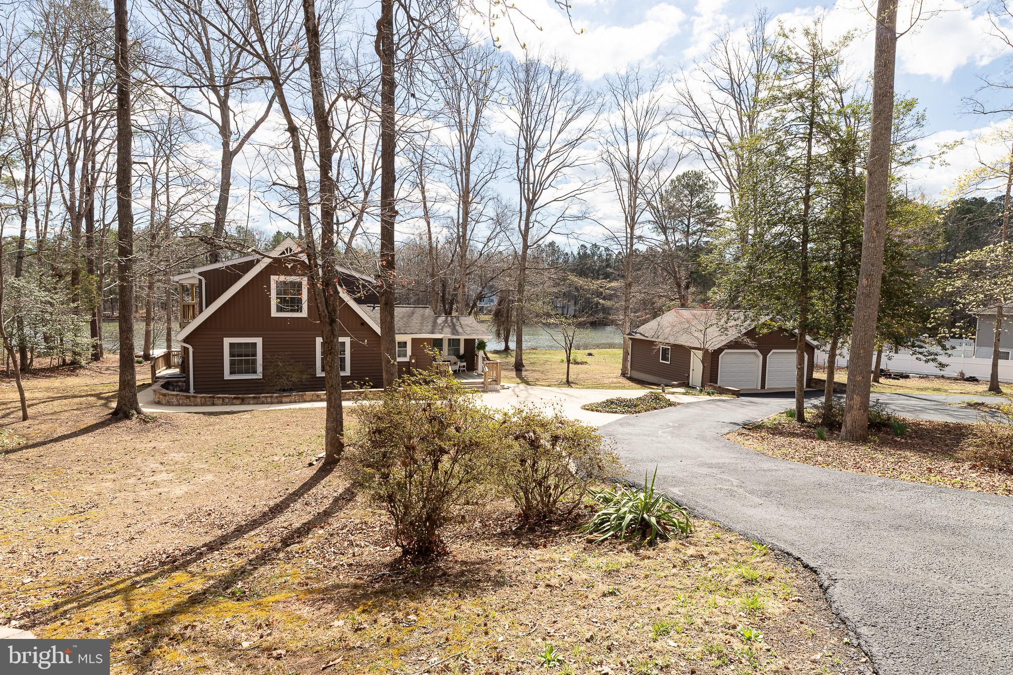 LAKE LAND - Residential