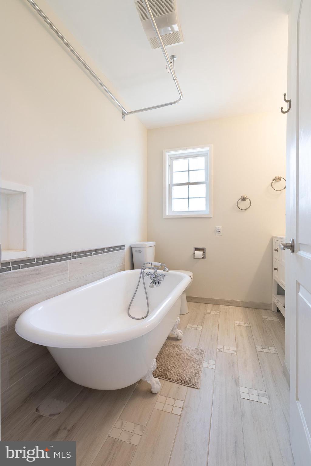 LAKE LAND - Residential