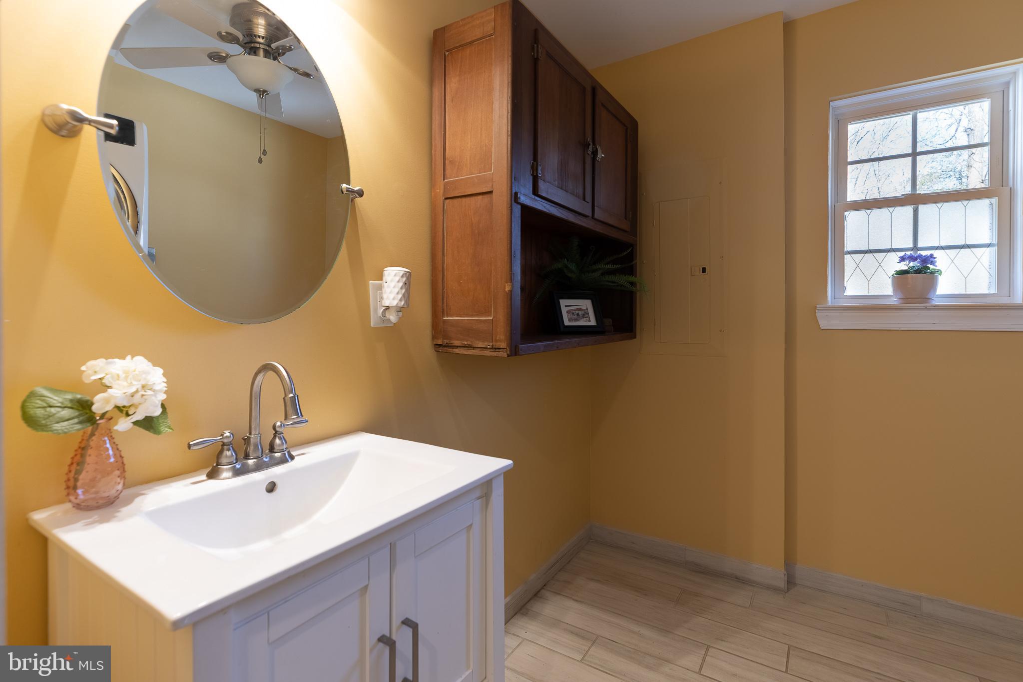 LAKE LAND - Residential