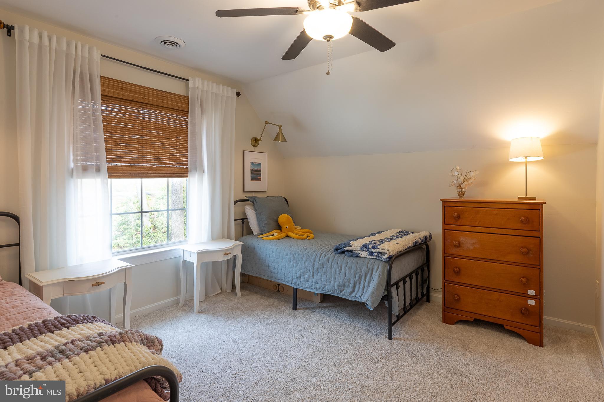 LAKE LAND - Residential