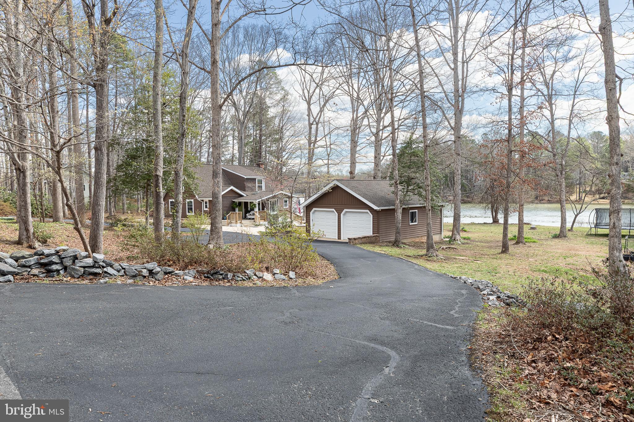 LAKE LAND - Residential