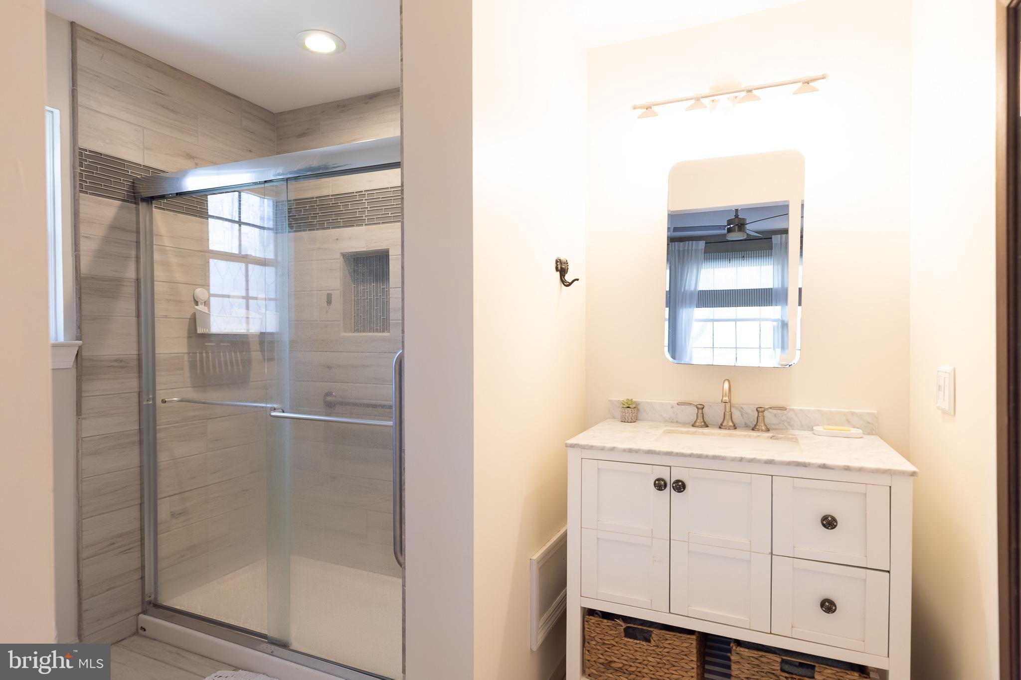 LAKE LAND - Residential