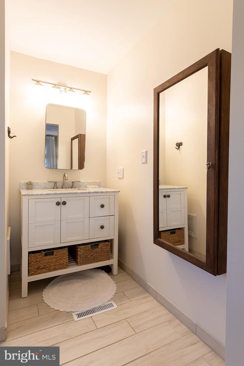 LAKE LAND - Residential