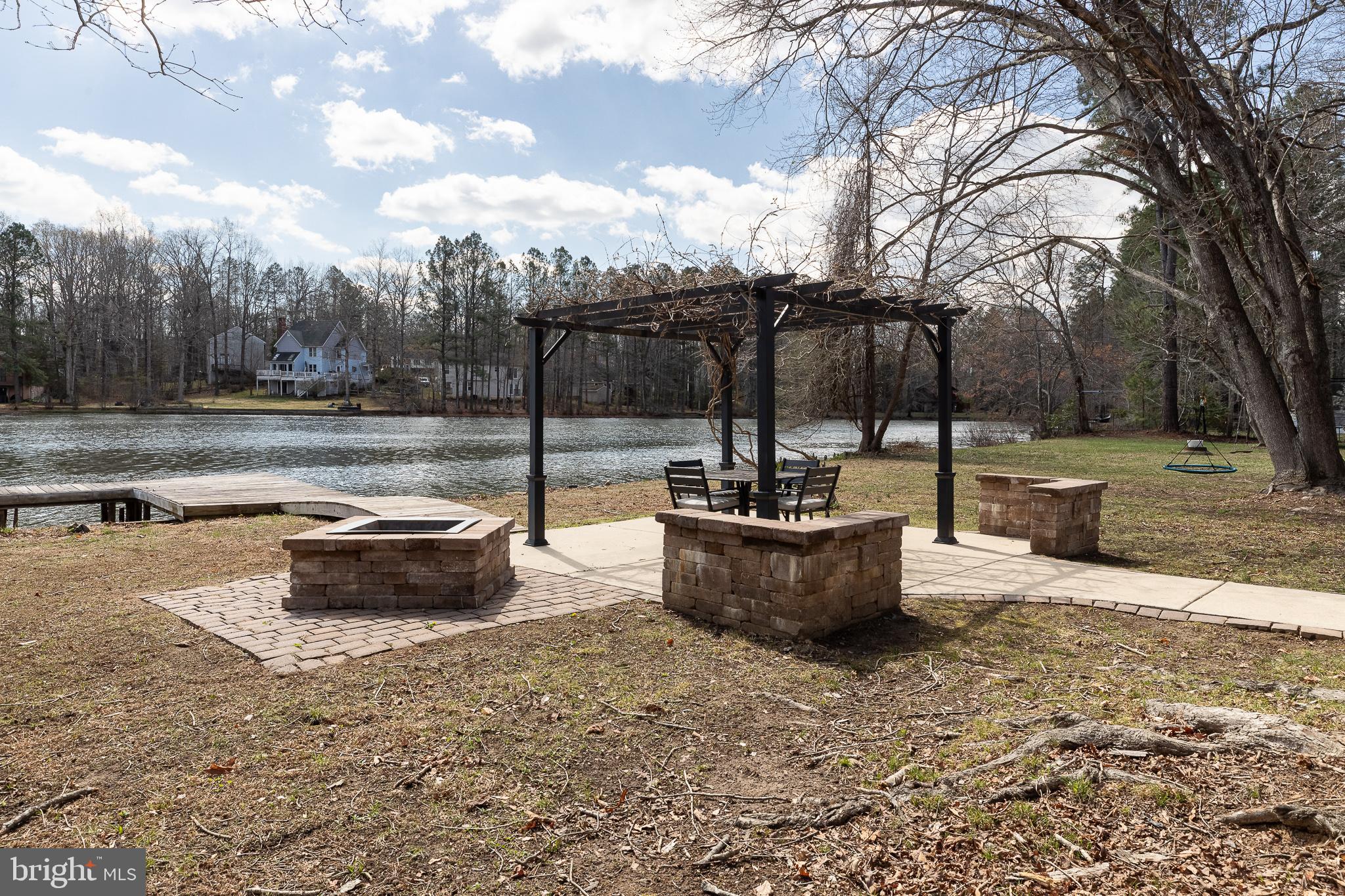 LAKE LAND - Residential