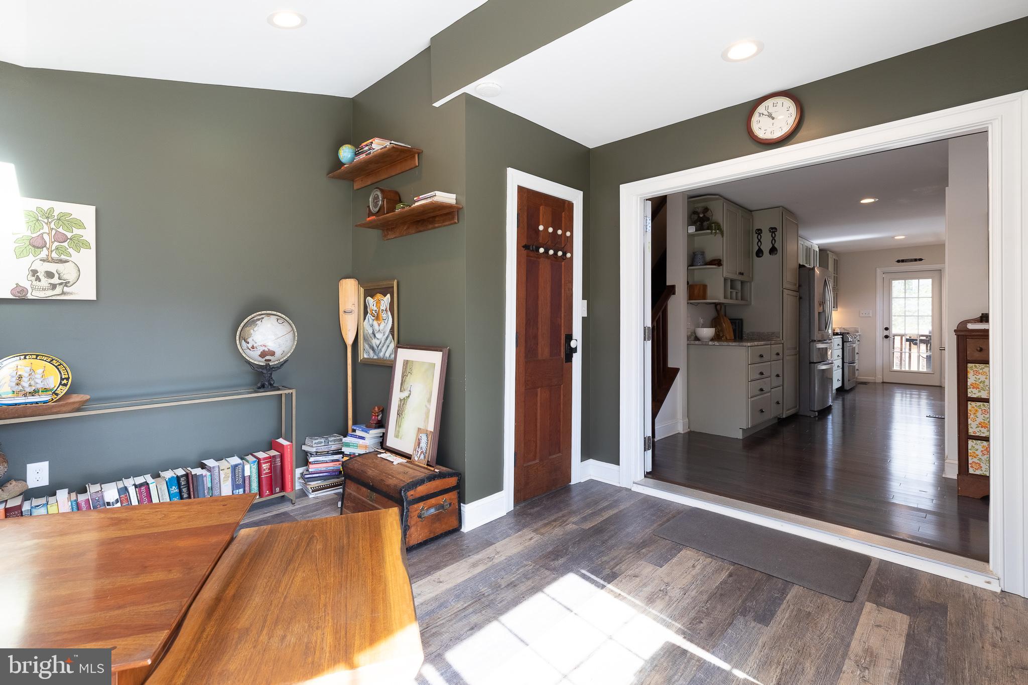 LAKE LAND - Residential