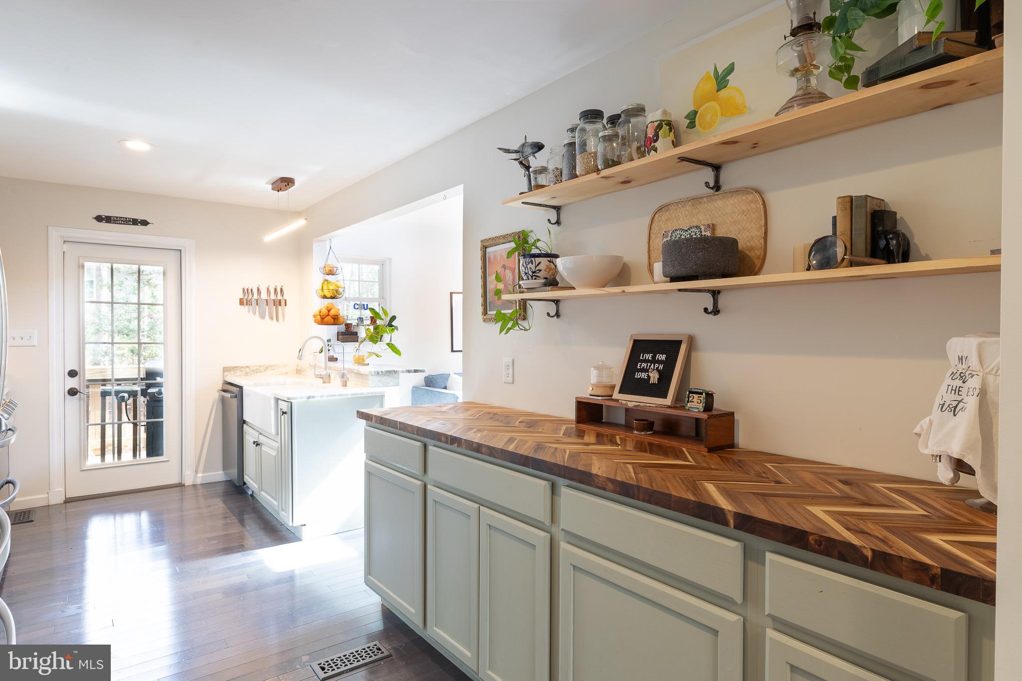 LAKE LAND - Residential