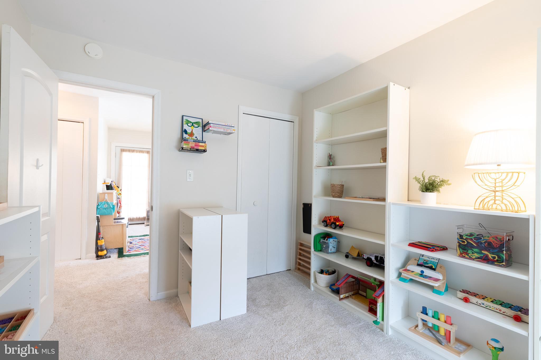 LAKE LAND - Residential