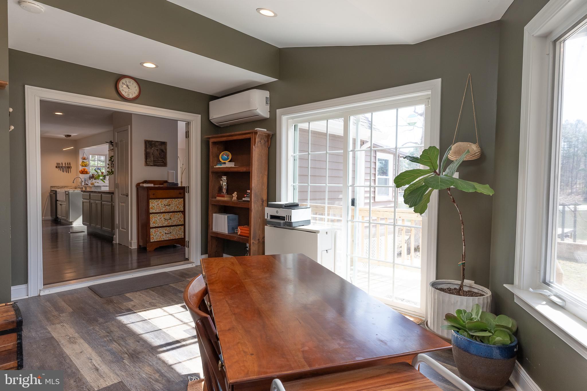 LAKE LAND - Residential