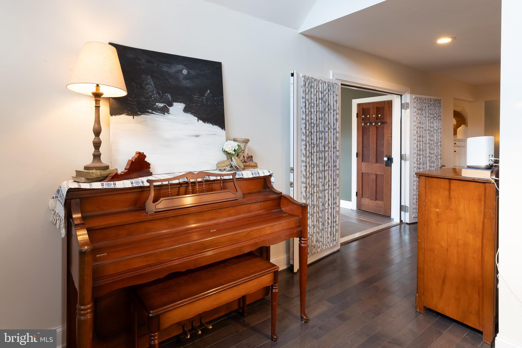 LAKE LAND - Residential