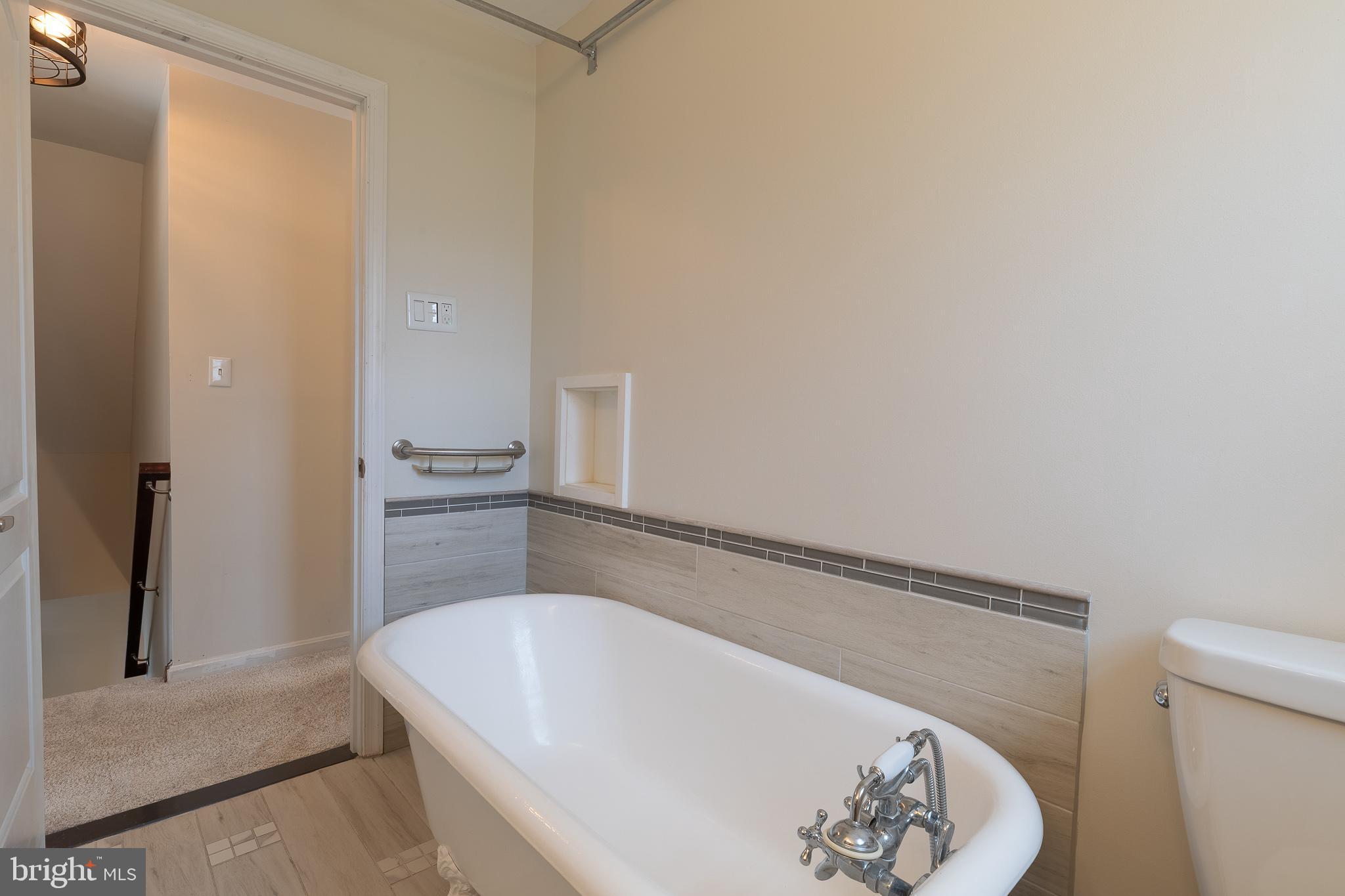 LAKE LAND - Residential