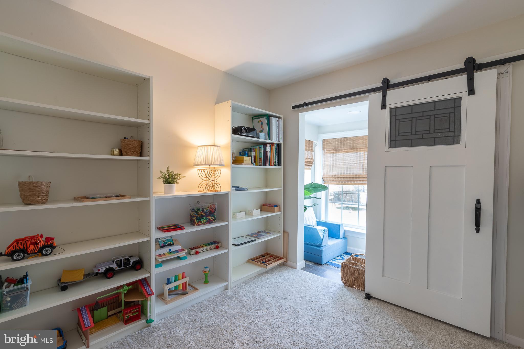 LAKE LAND - Residential