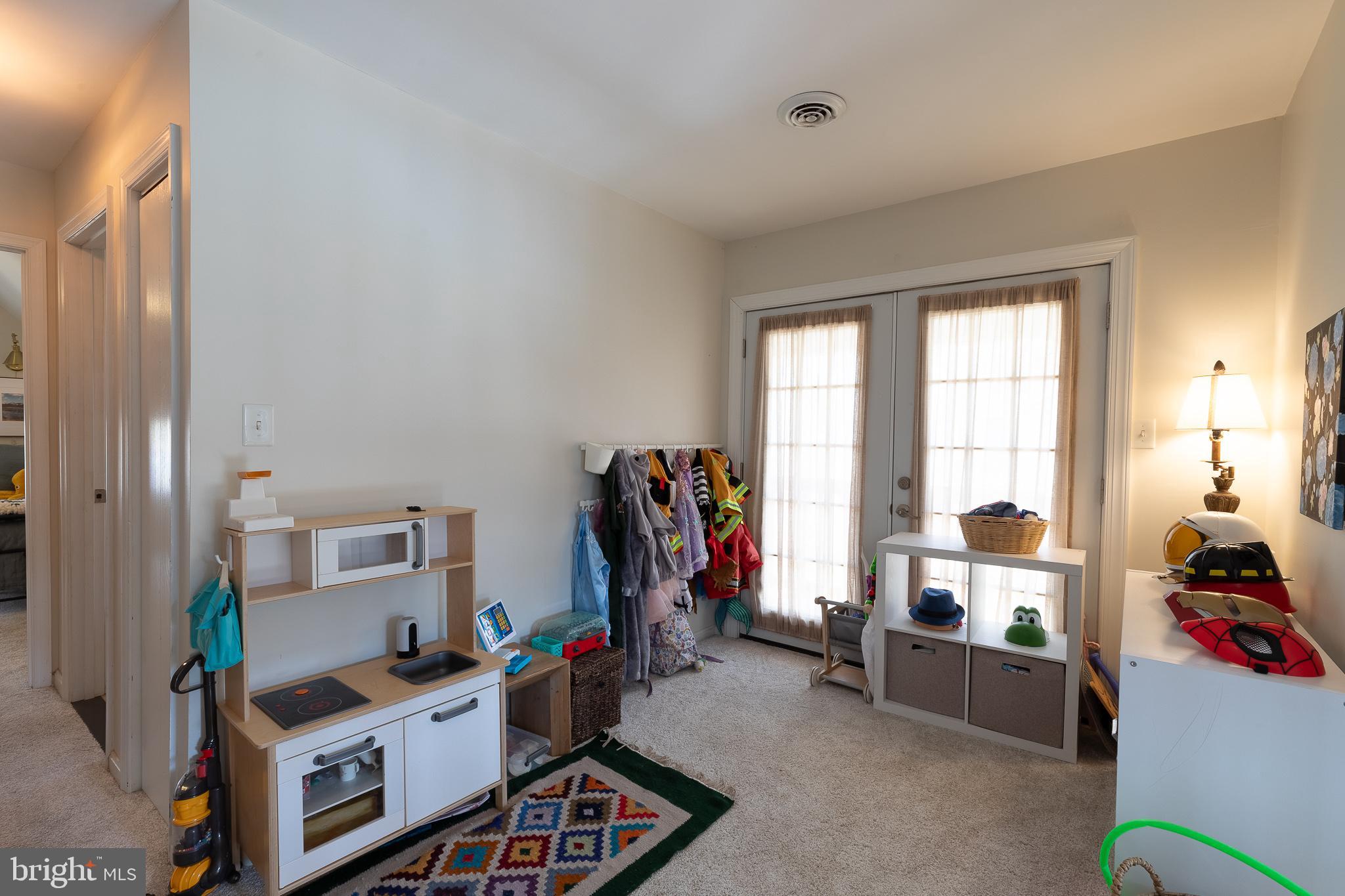 LAKE LAND - Residential